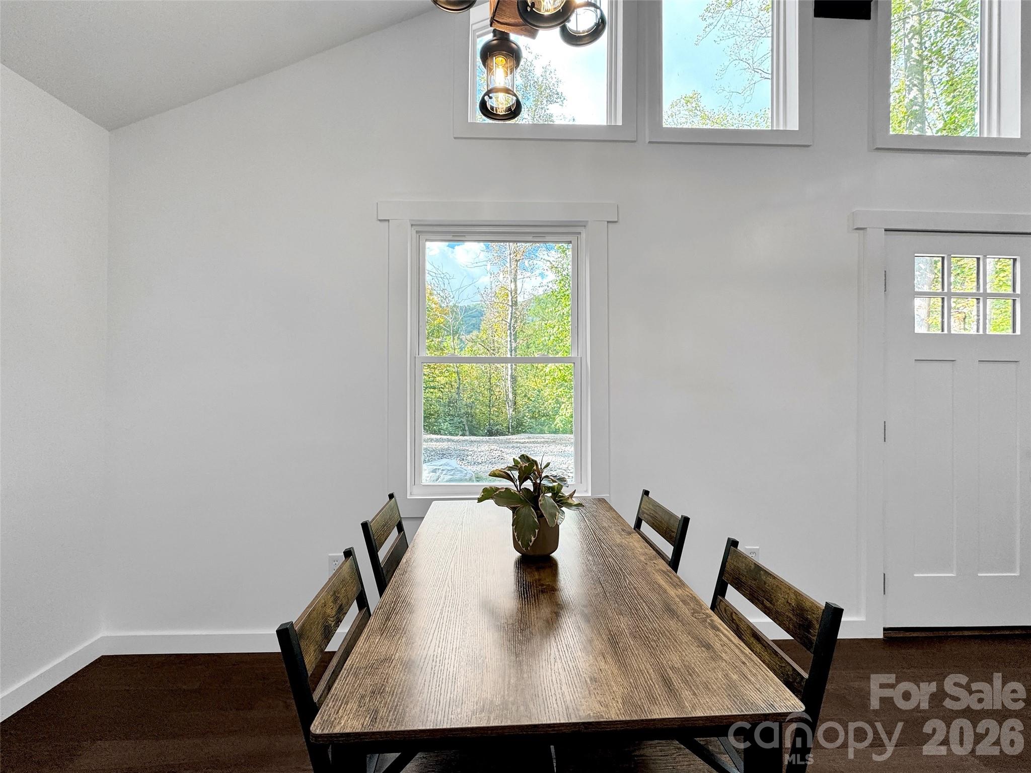 535 Hemlock Loop — Maggie Valley
