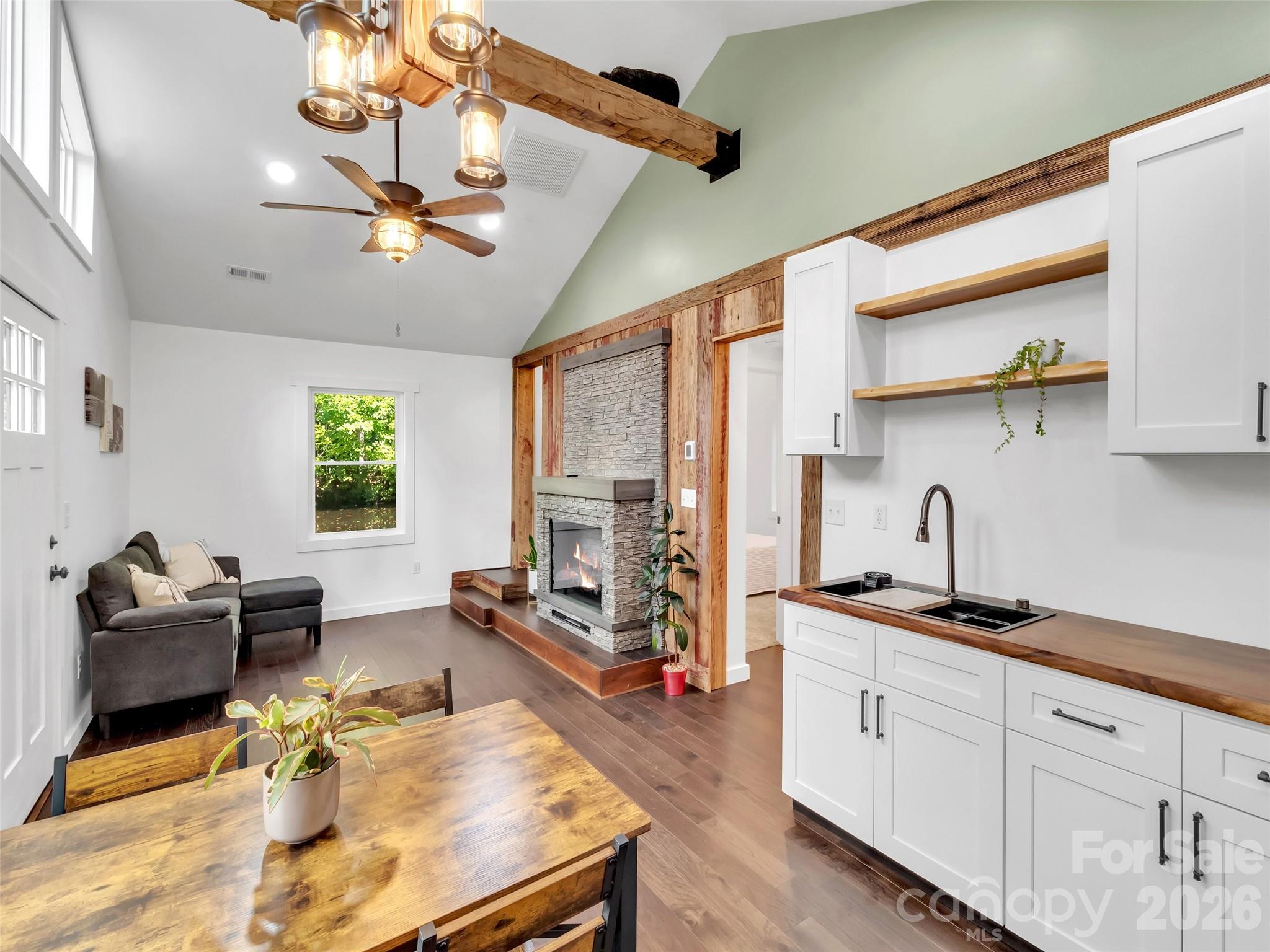 535 Hemlock Loop — Maggie Valley