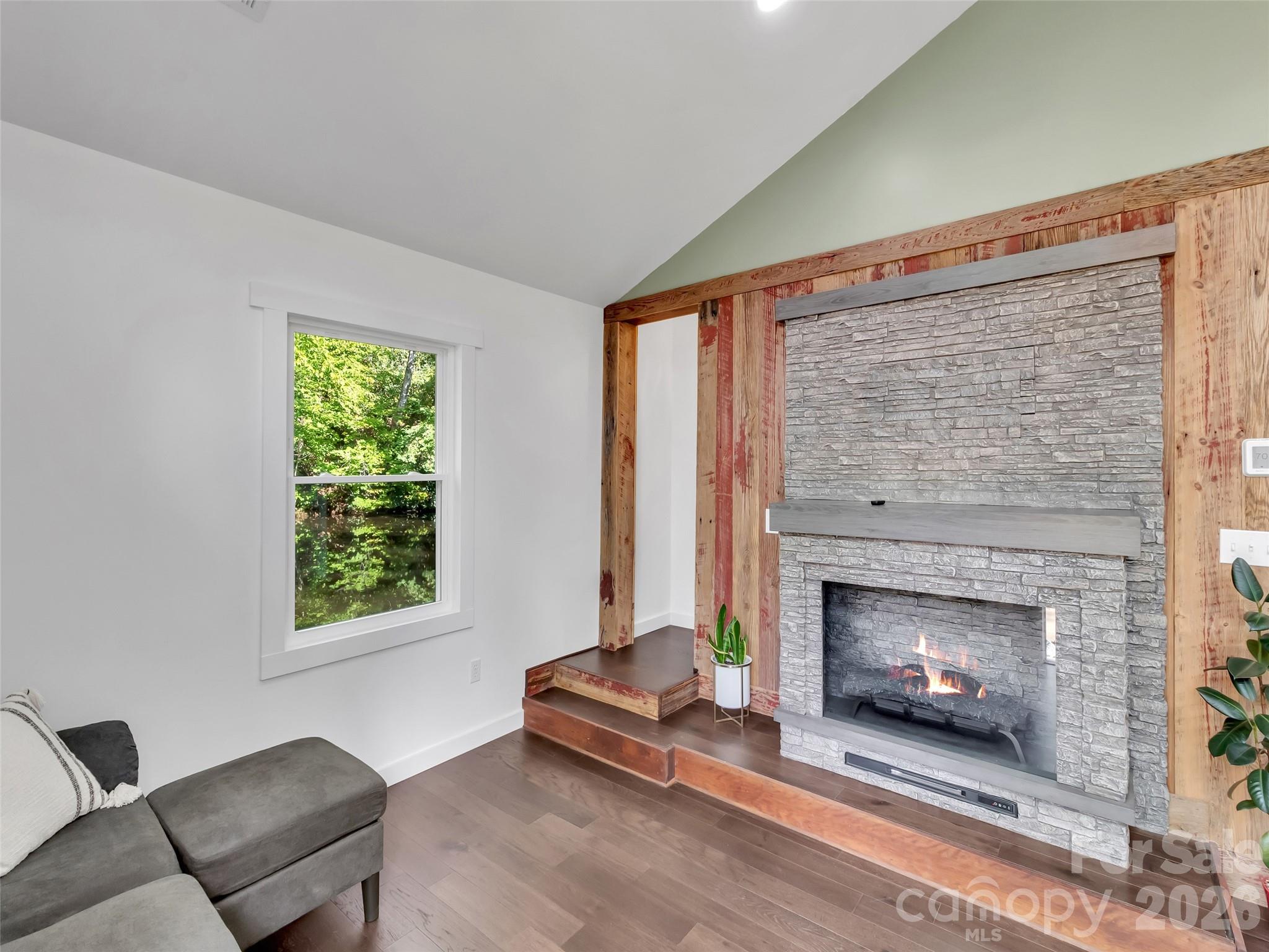 535 Hemlock Loop — Maggie Valley