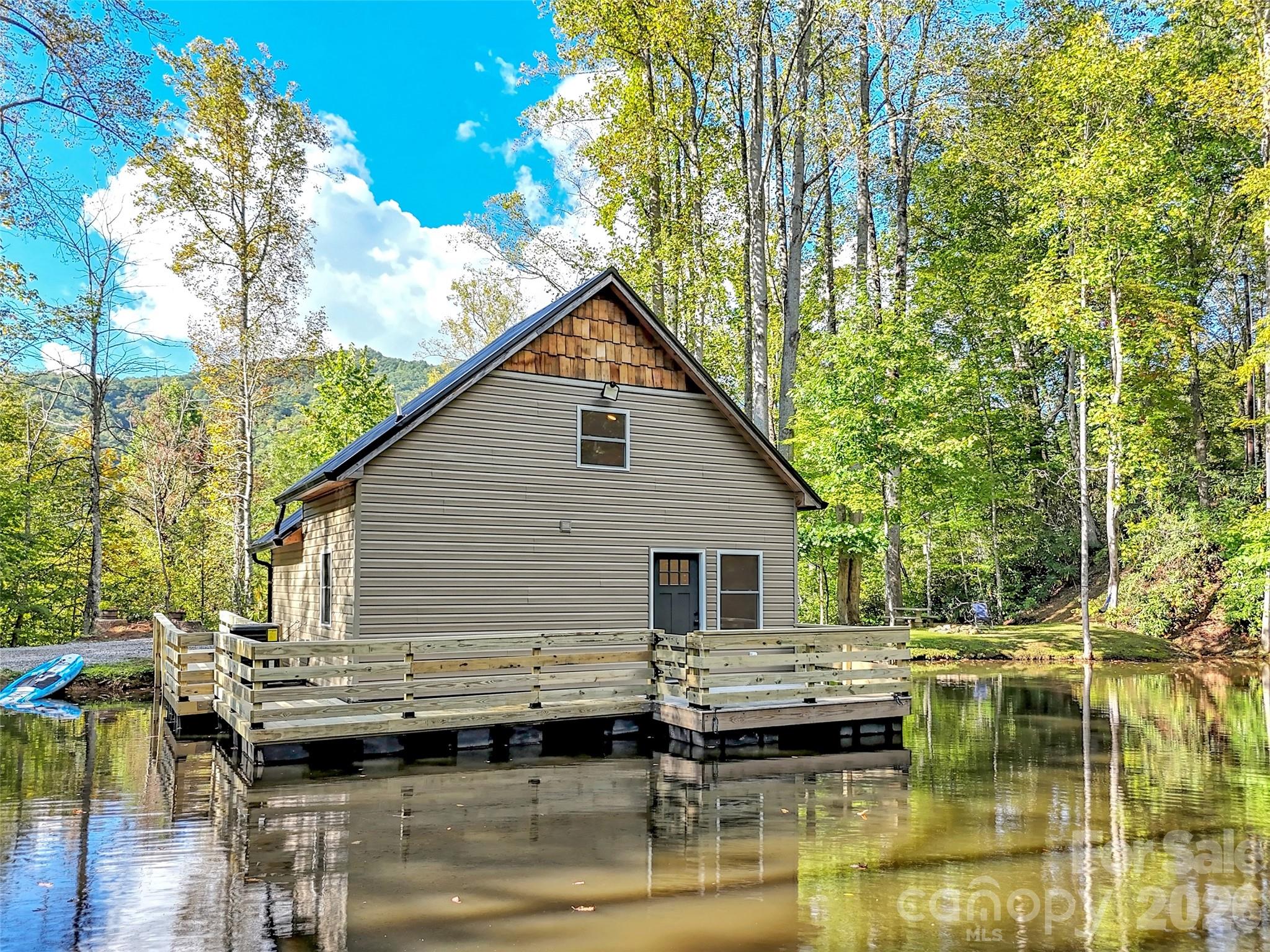 535 Hemlock Loop — Maggie Valley