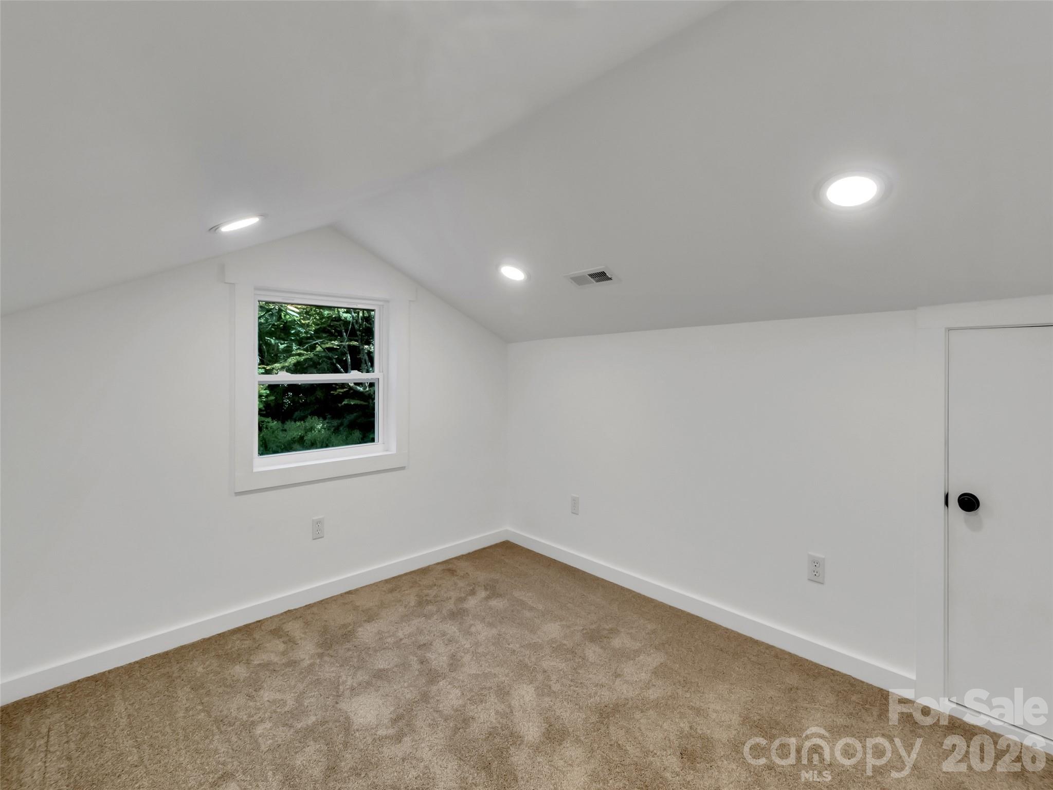 535 Hemlock Loop — Maggie Valley