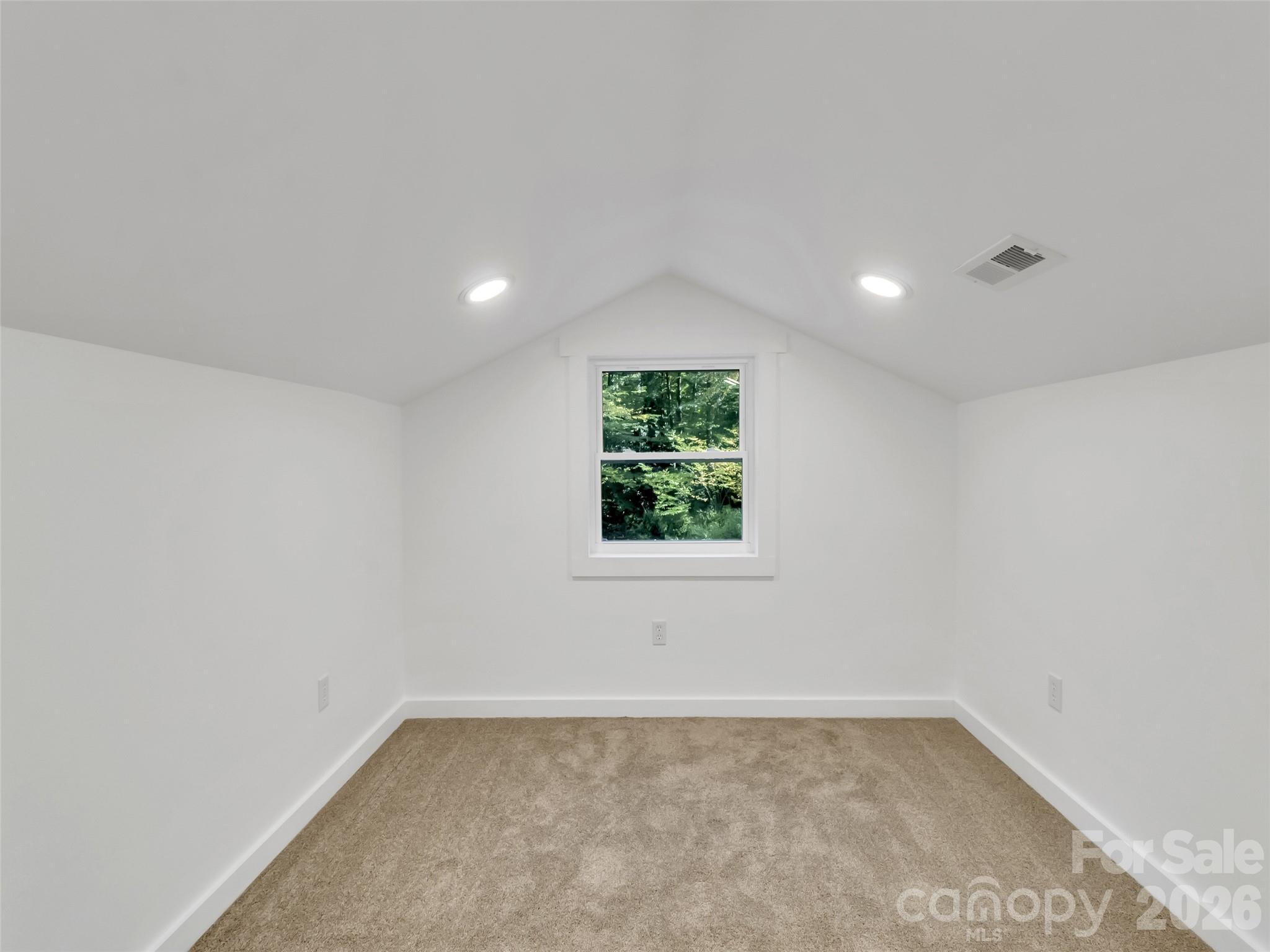 535 Hemlock Loop — Maggie Valley