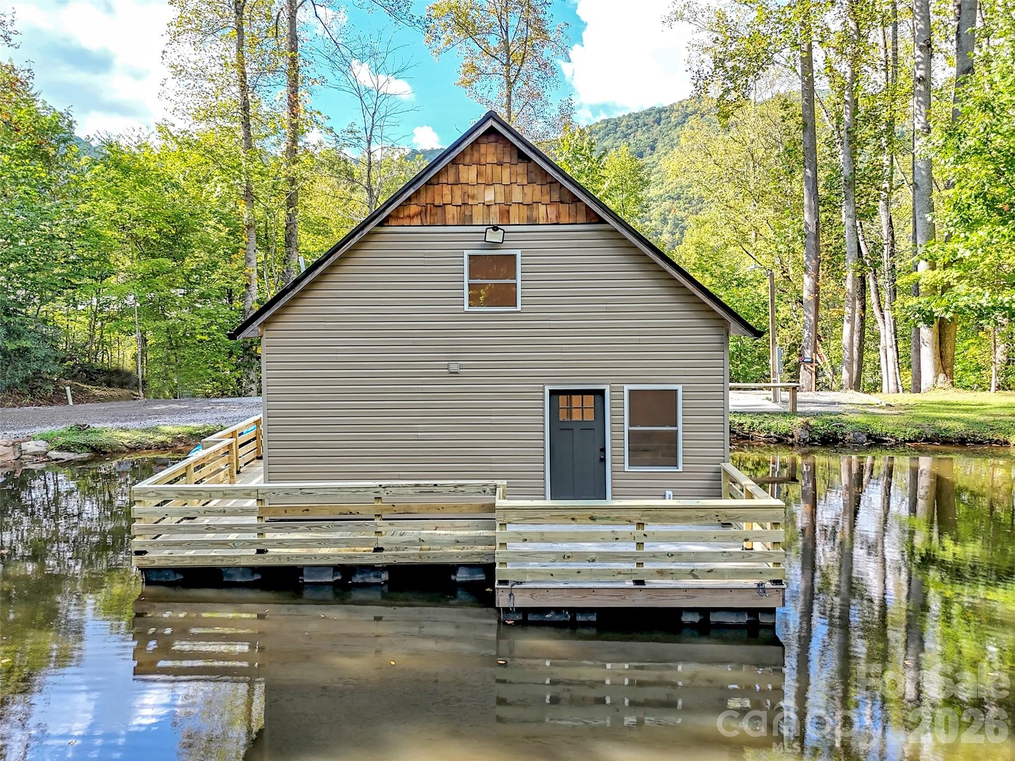 535 Hemlock Loop — Maggie Valley