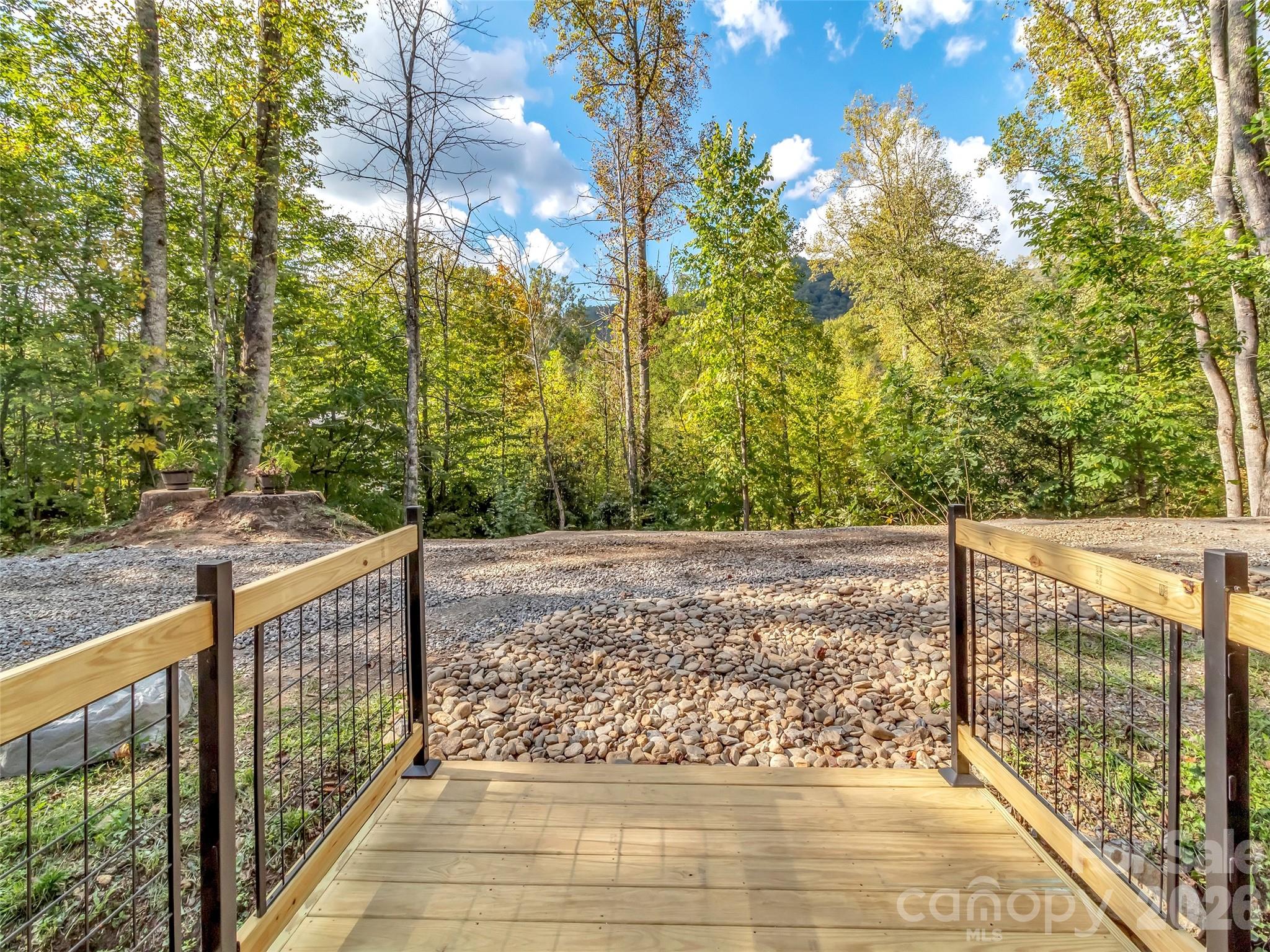 535 Hemlock Loop — Maggie Valley
