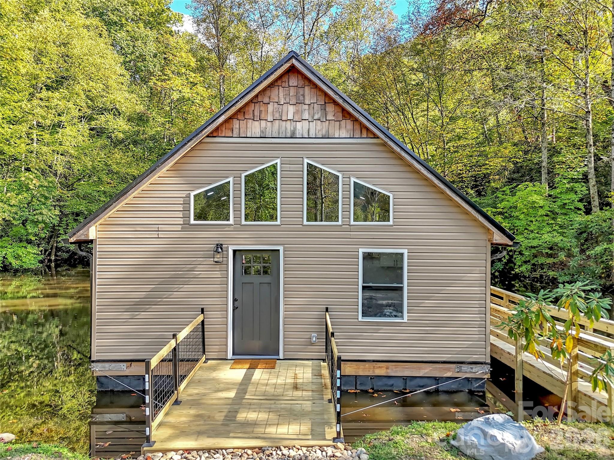 535 Hemlock Loop — Maggie Valley