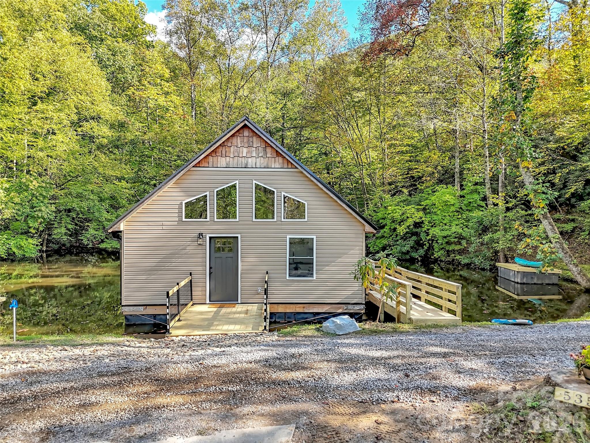 535 Hemlock Loop — Maggie Valley