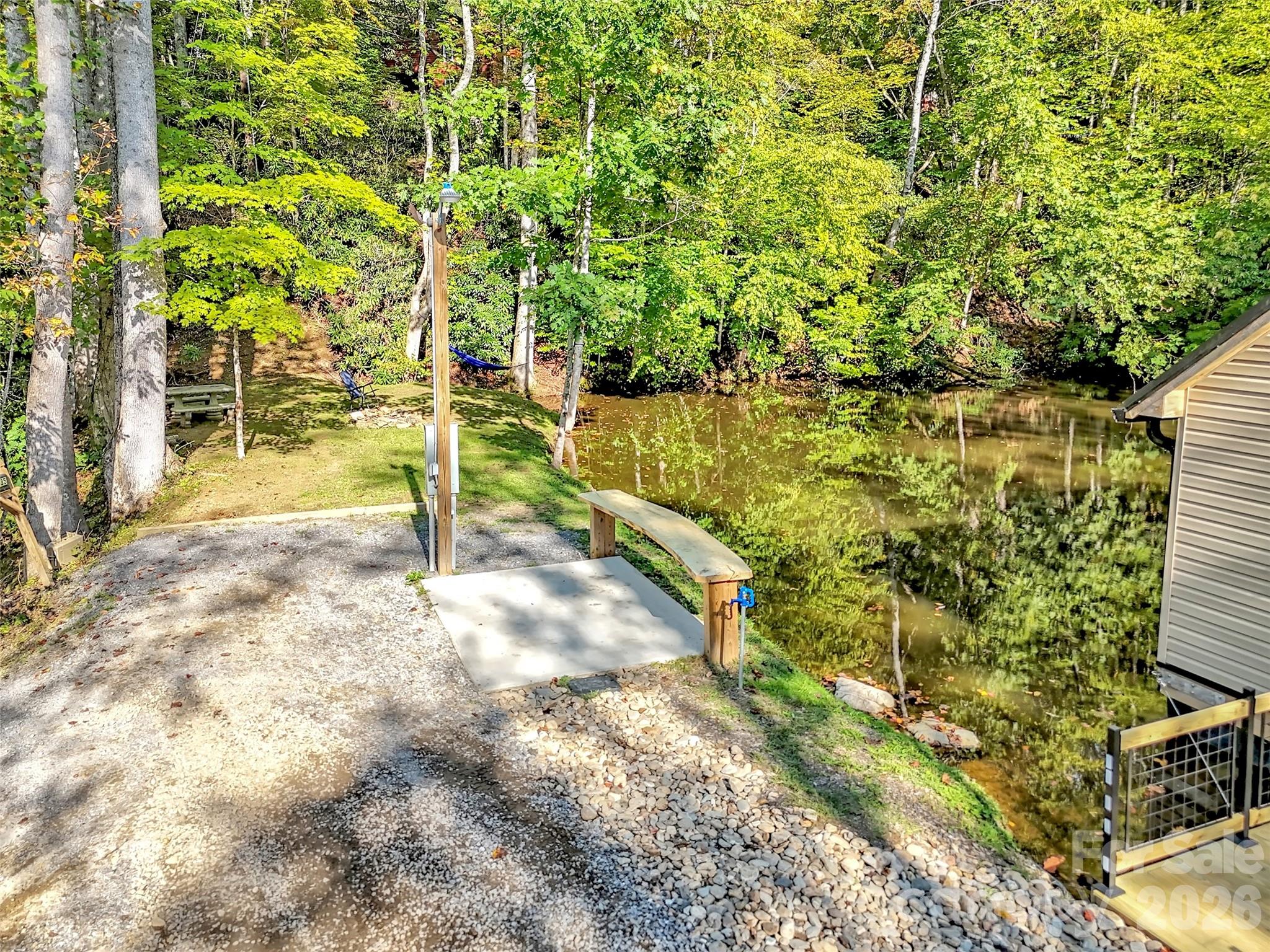 535 Hemlock Loop — Maggie Valley