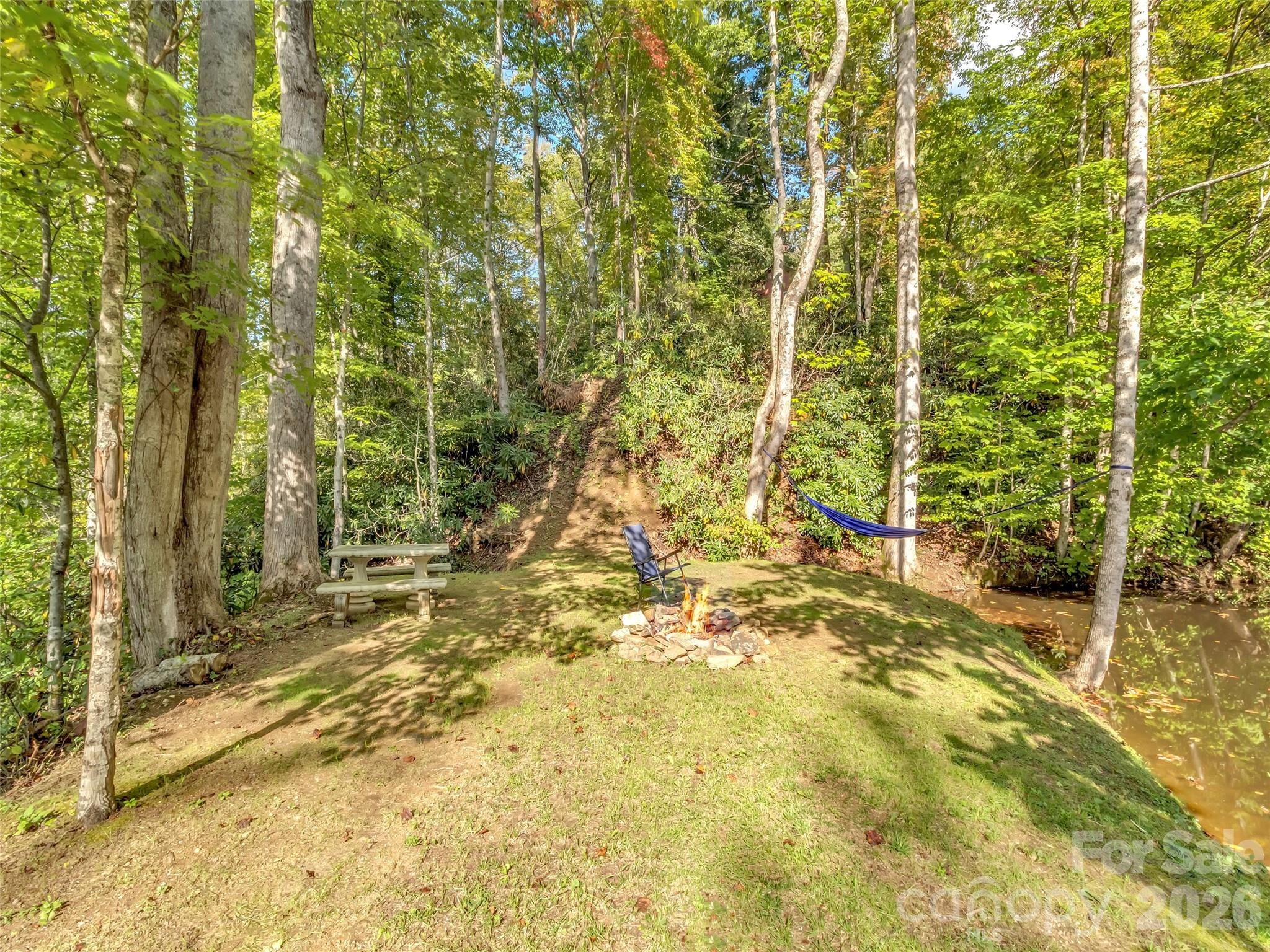 535 Hemlock Loop — Maggie Valley