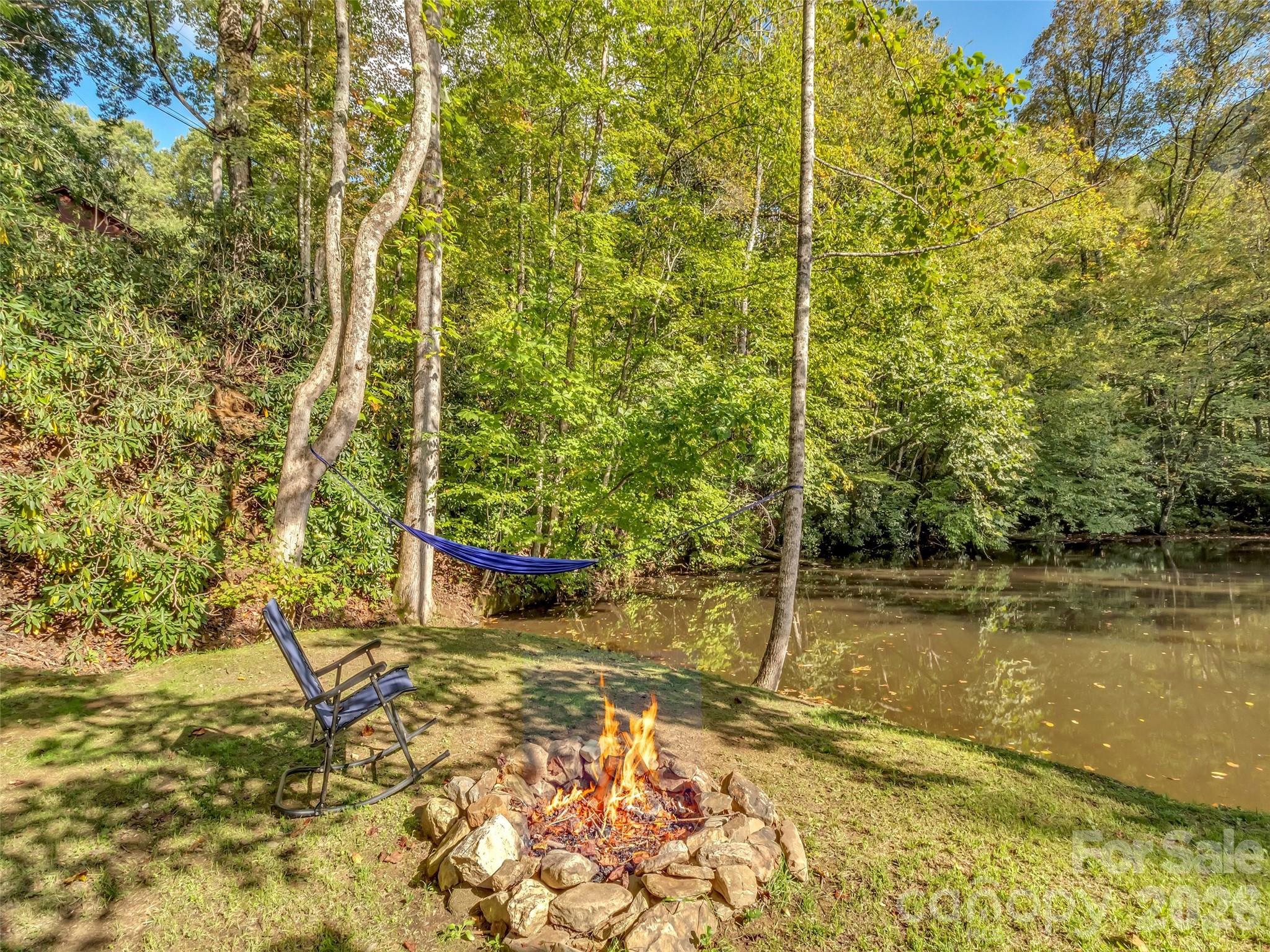 535 Hemlock Loop — Maggie Valley