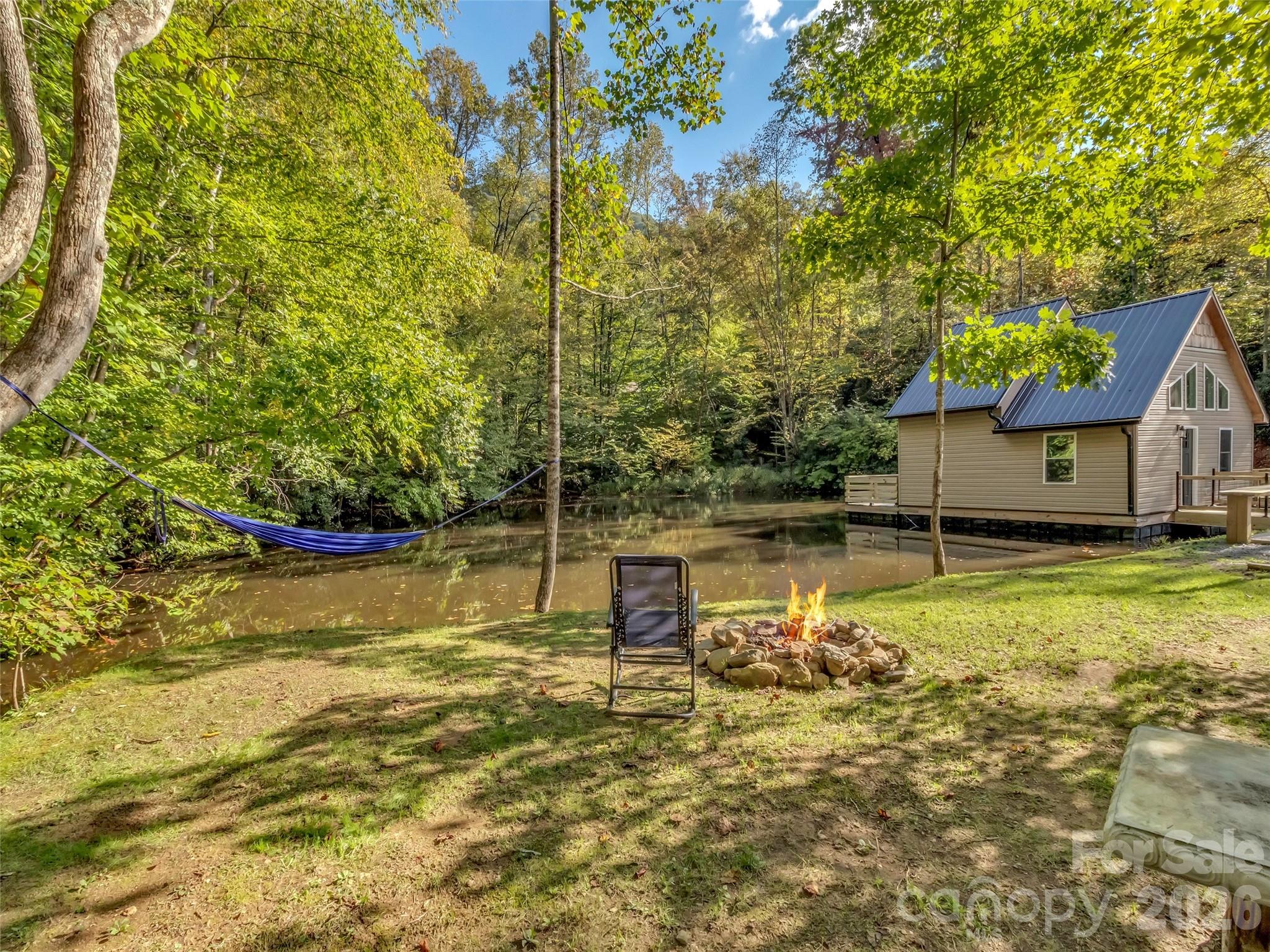 535 Hemlock Loop — Maggie Valley