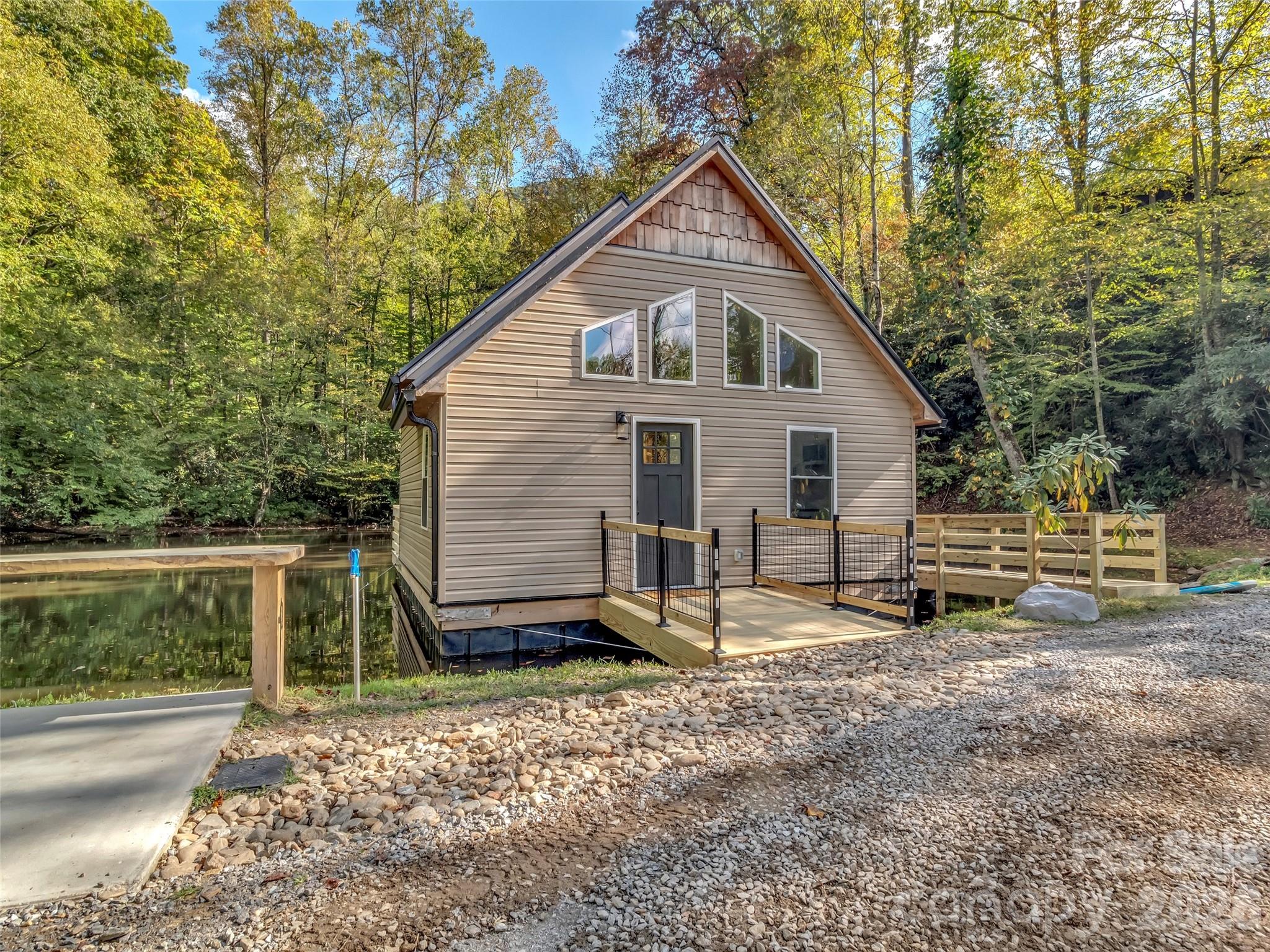 535 Hemlock Loop — Maggie Valley