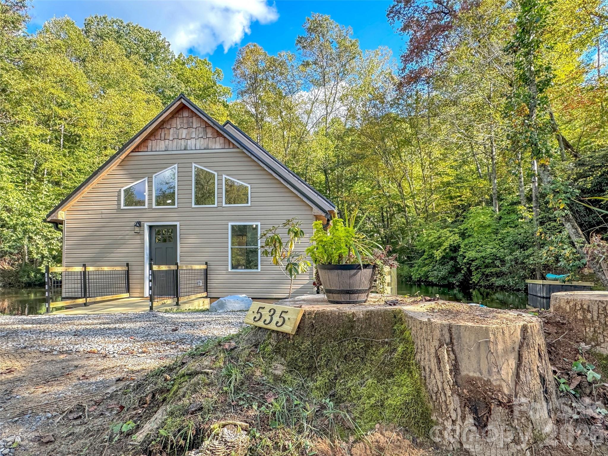 535 Hemlock Loop — Maggie Valley