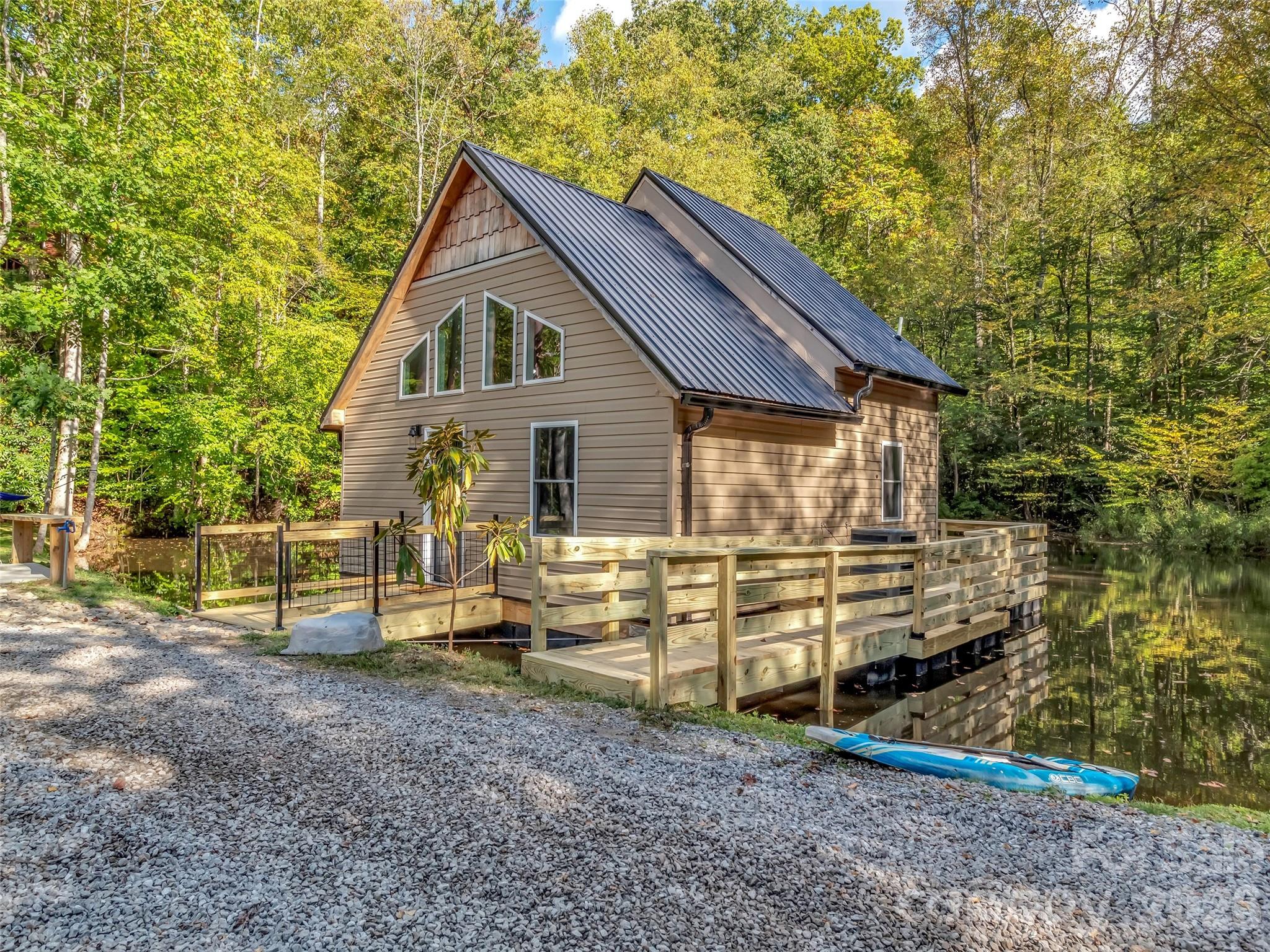 535 Hemlock Loop — Maggie Valley