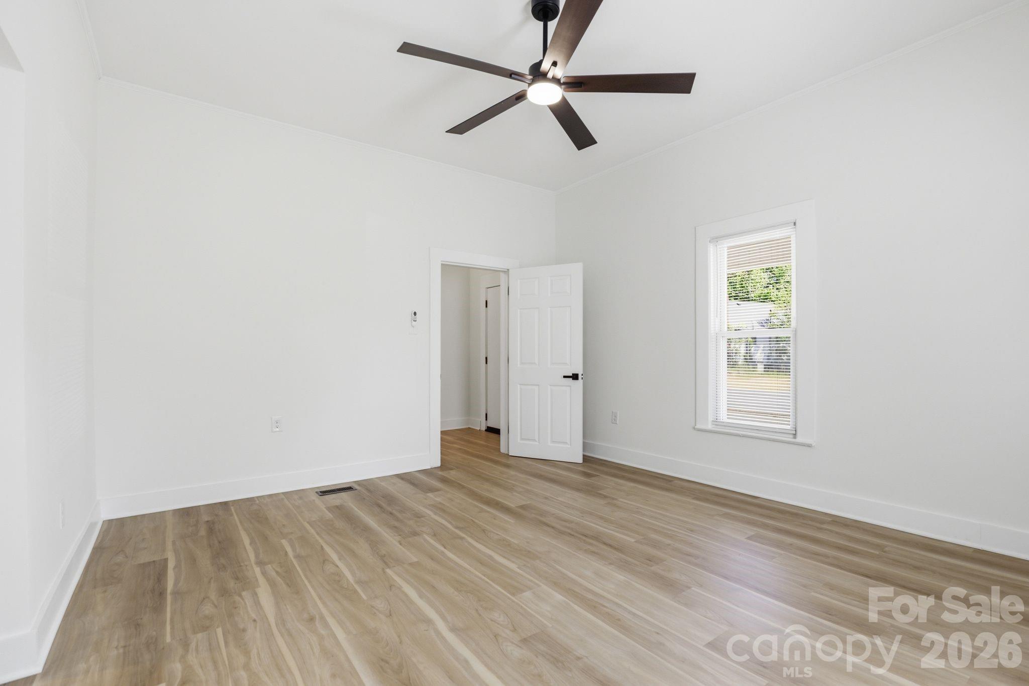 630 N Davis Avenue — Newton