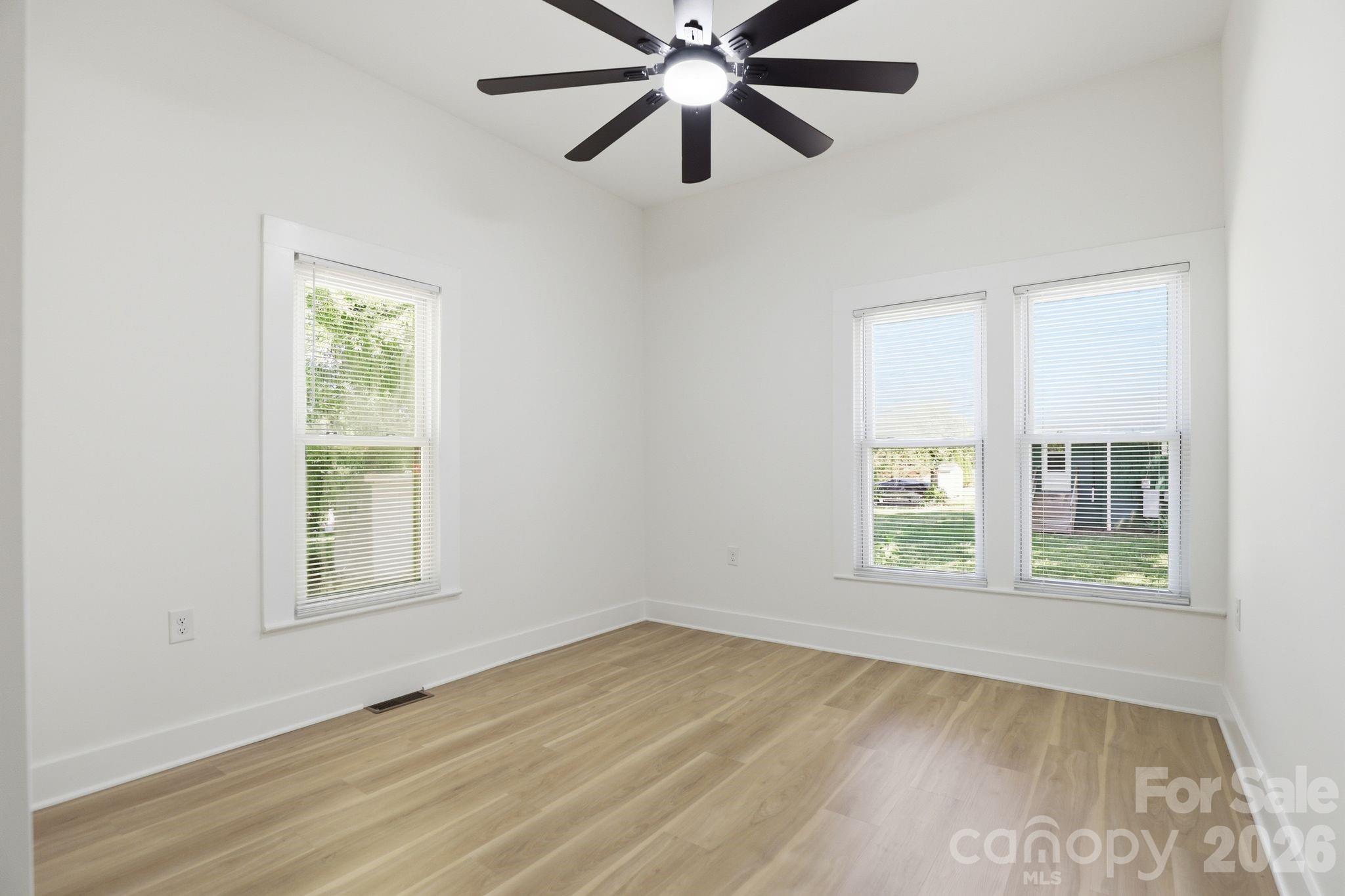 630 N Davis Avenue — Newton