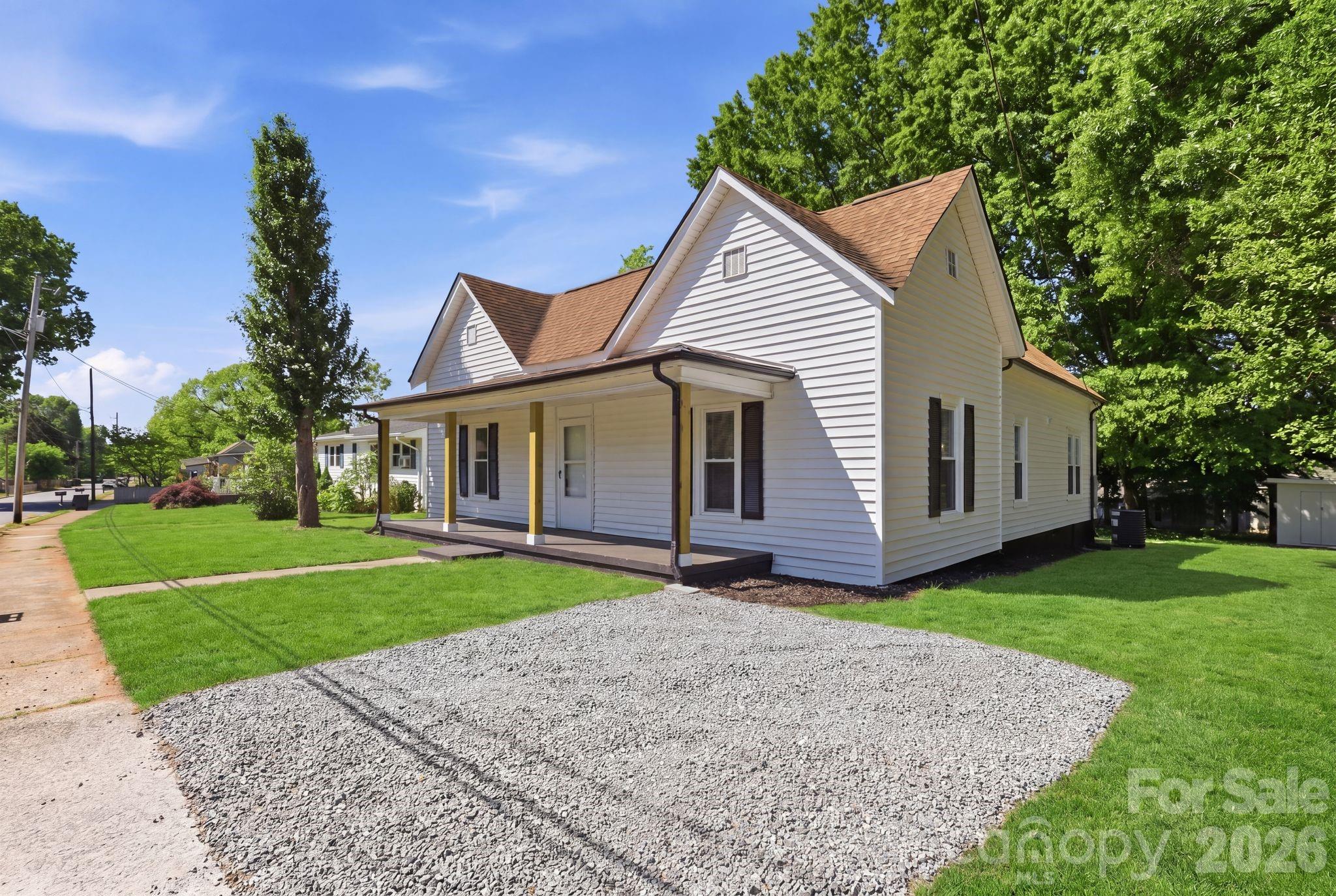 630 N Davis Avenue — Newton