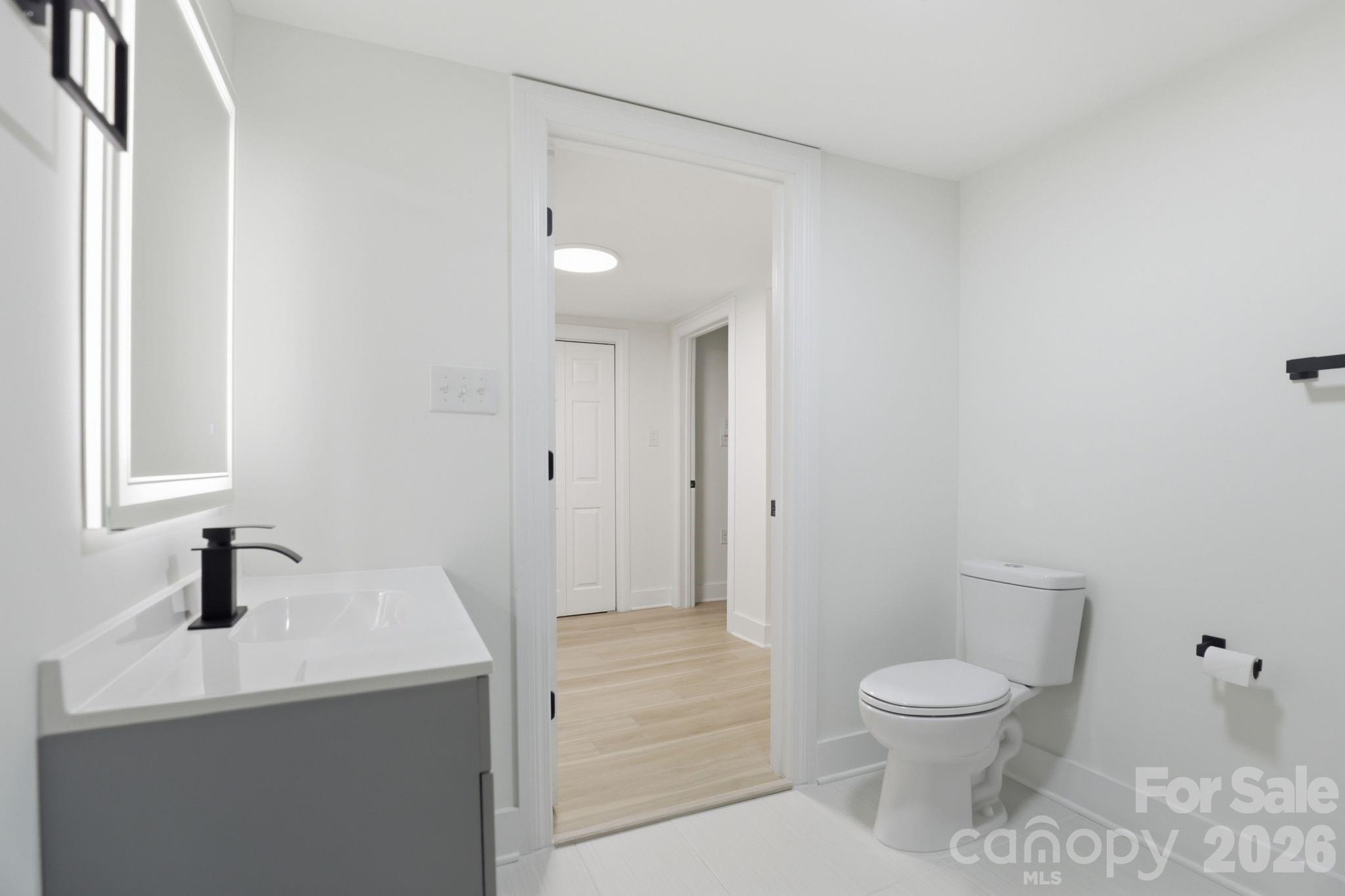 630 N Davis Avenue — Newton