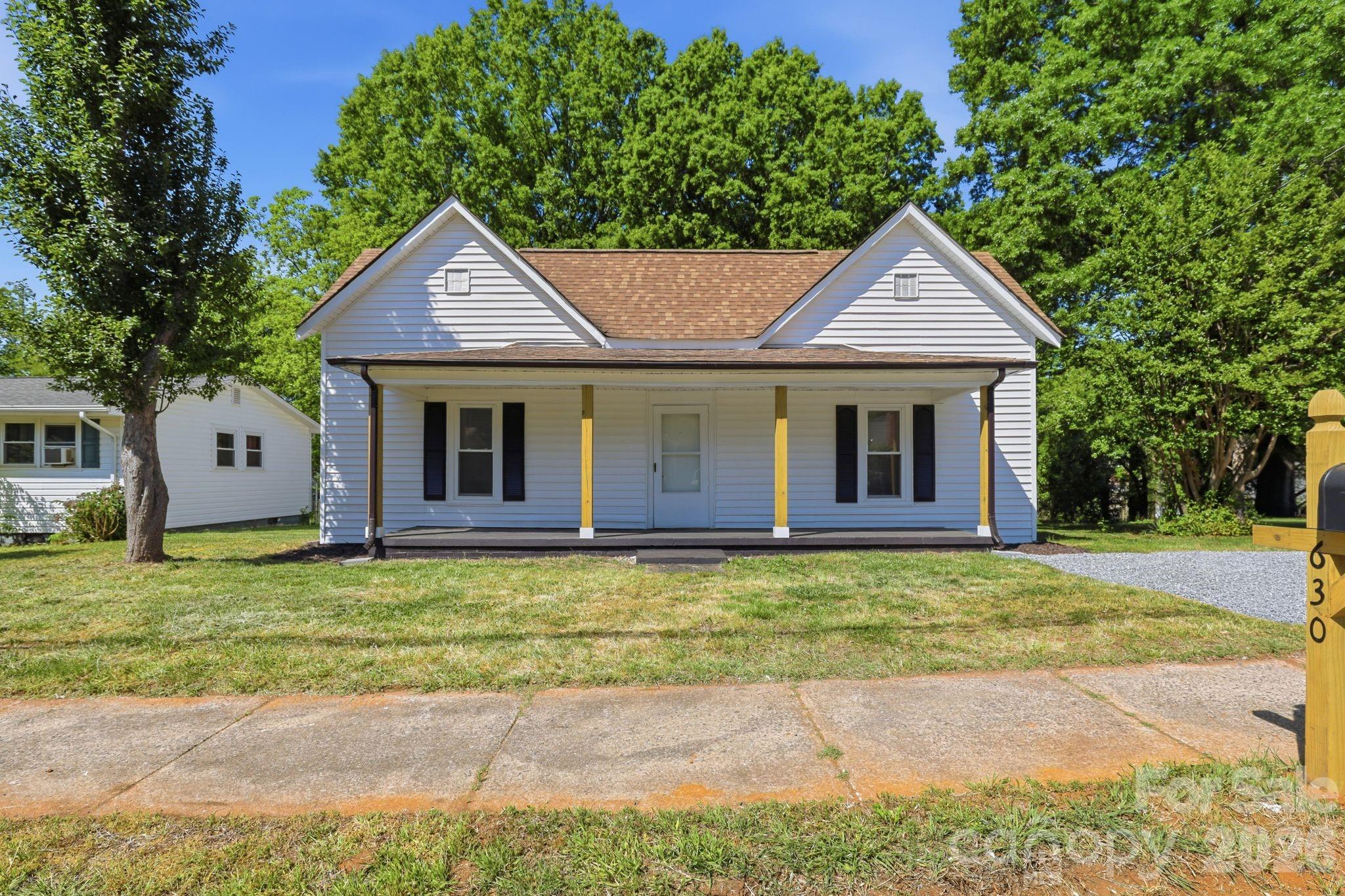 630 N Davis Avenue — Newton