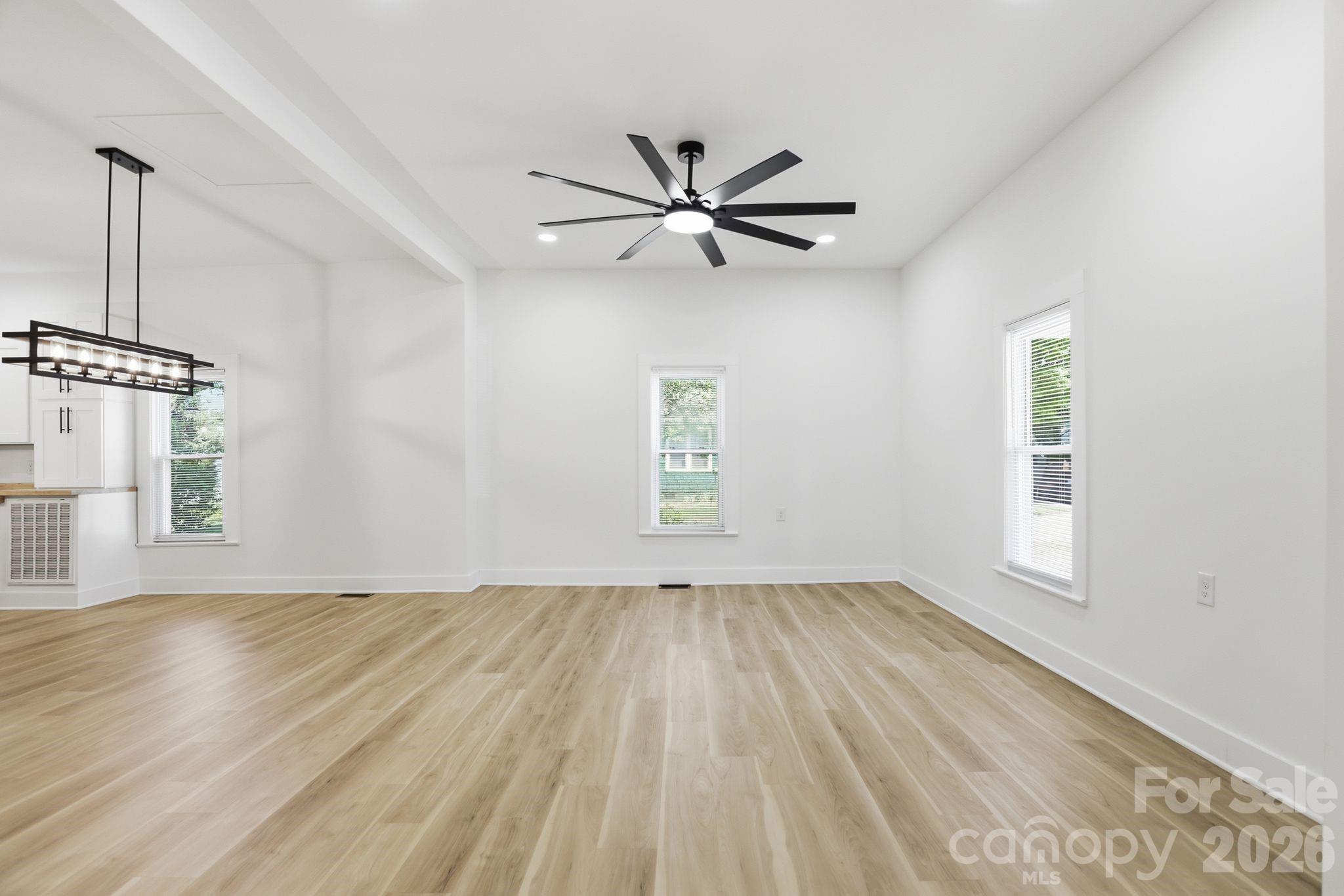630 N Davis Avenue — Newton