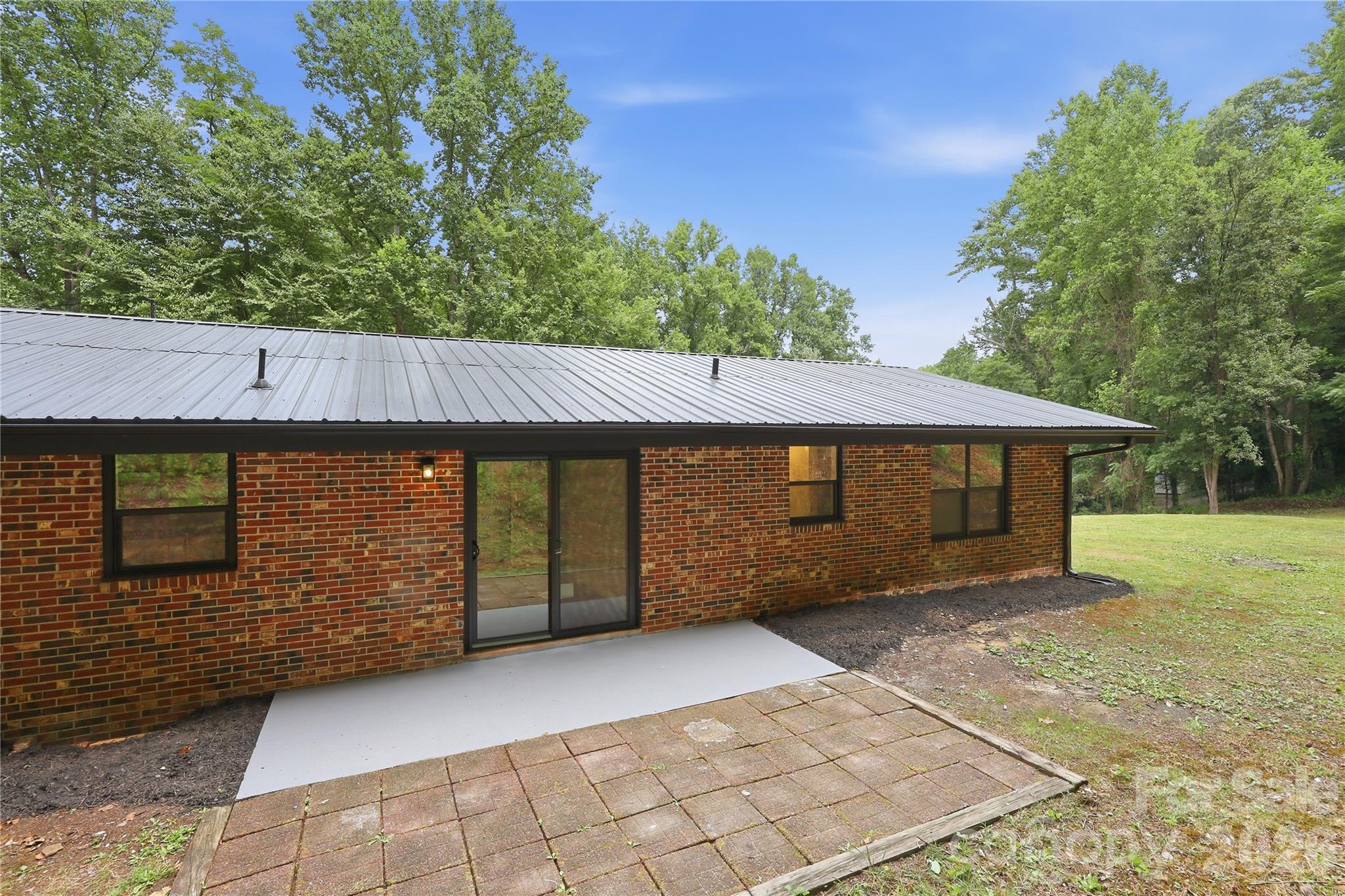 30 Top Of The Mountain Road — Hendersonville