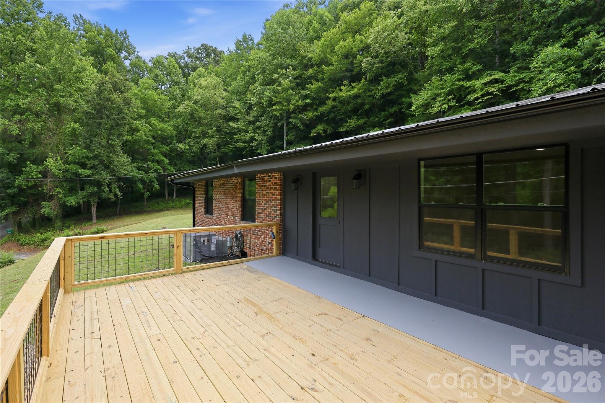 30 Top Of The Mountain Road — Hendersonville