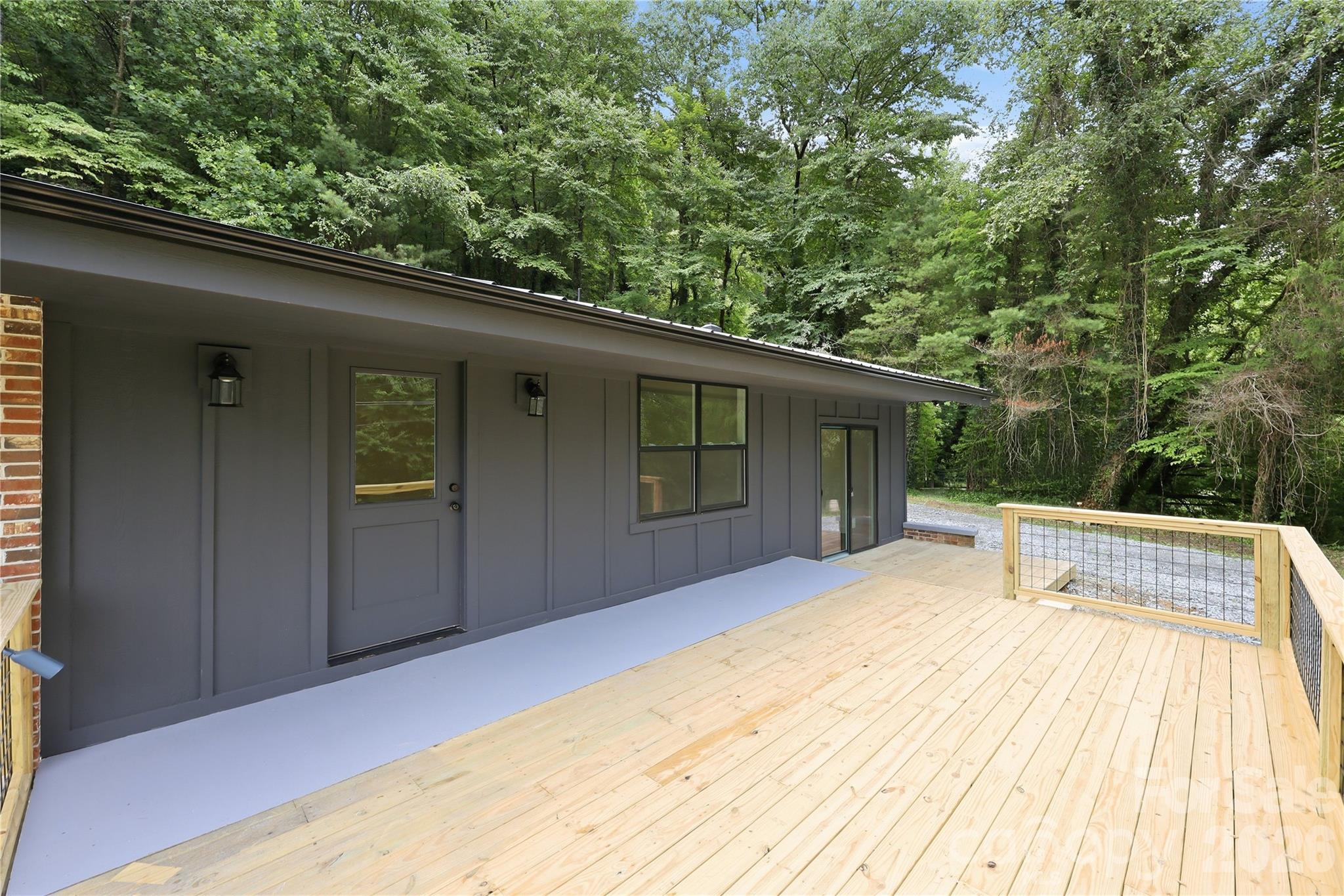 30 Top Of The Mountain Road — Hendersonville