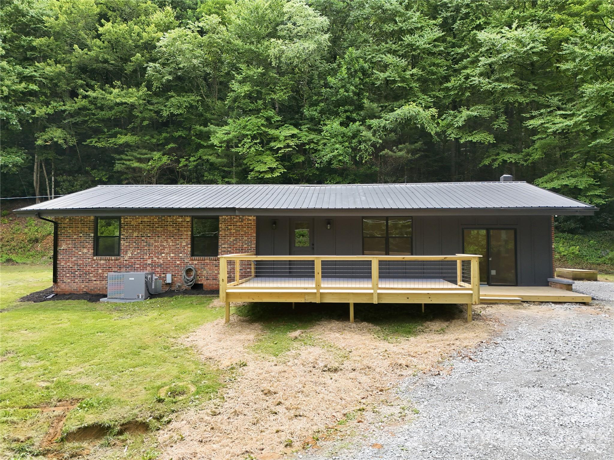 30 Top Of The Mountain Road — Hendersonville