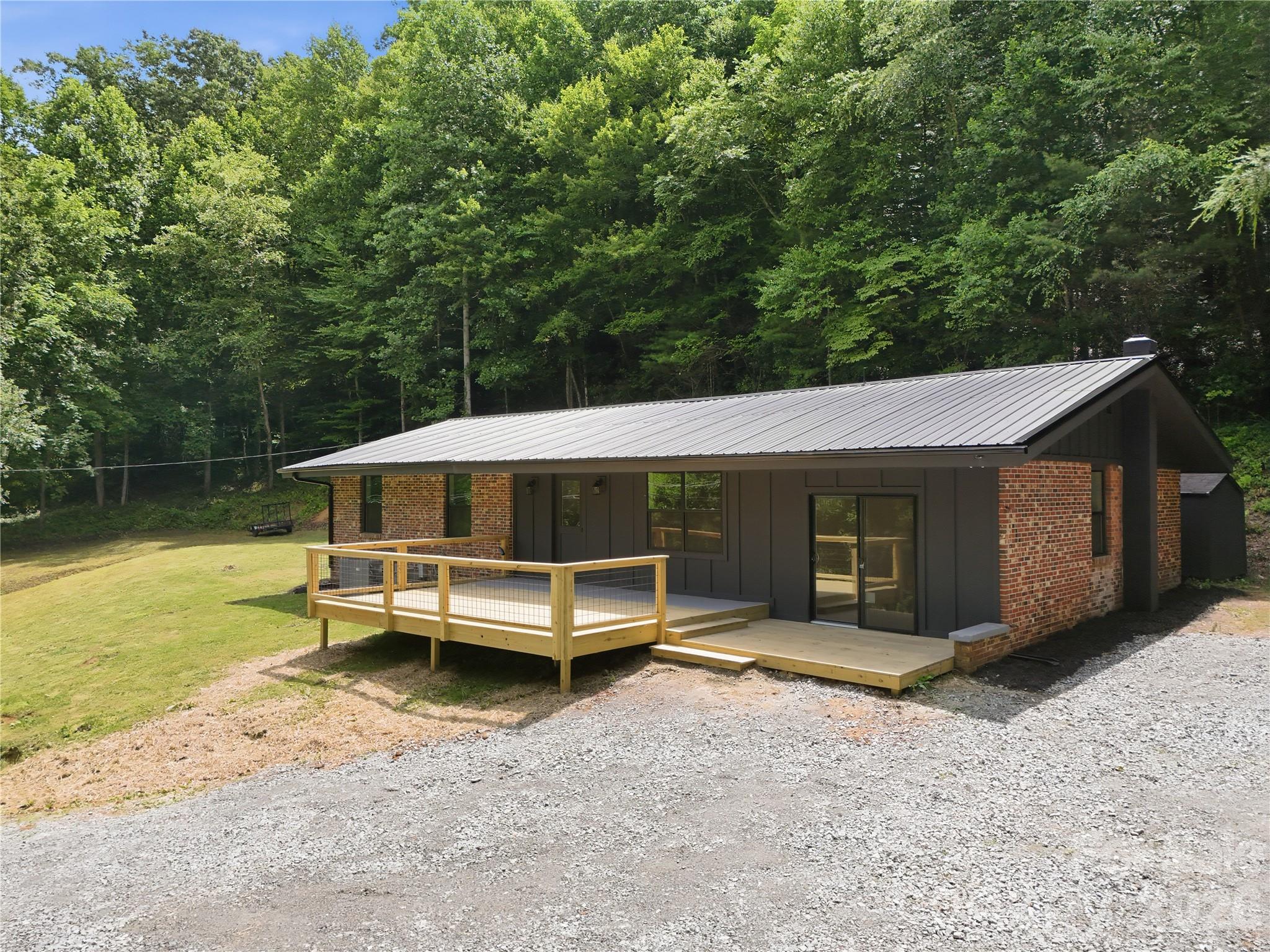 30 Top Of The Mountain Road — Hendersonville