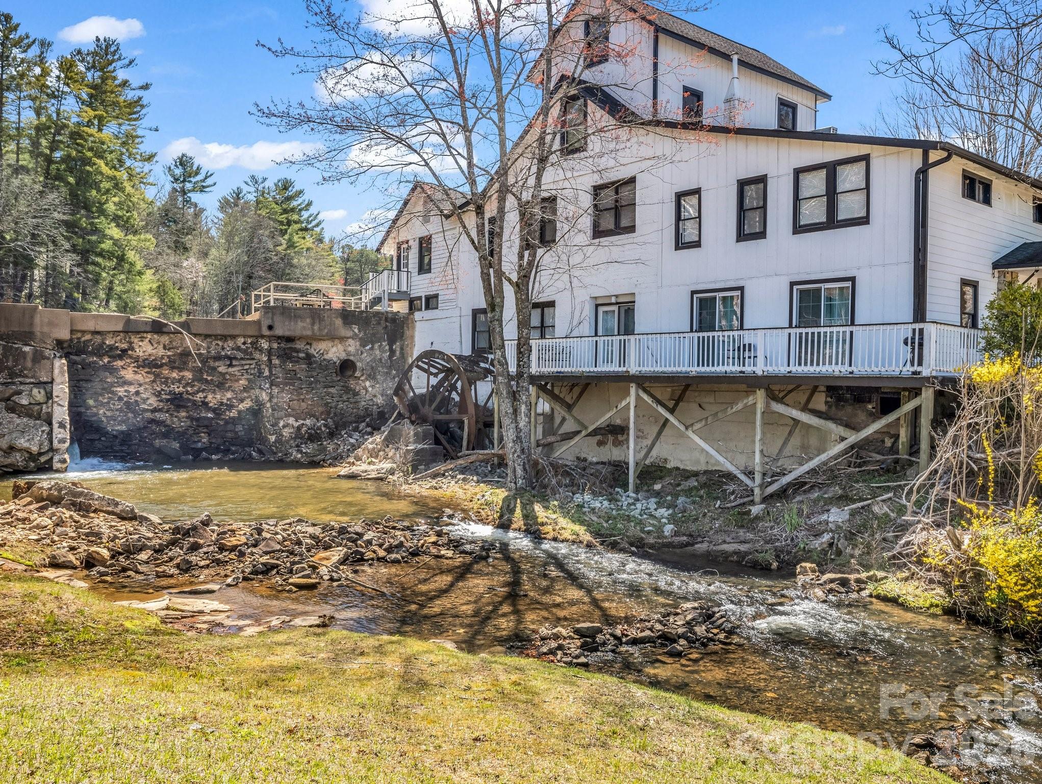140 Old Mill Road #214 — Flat Rock