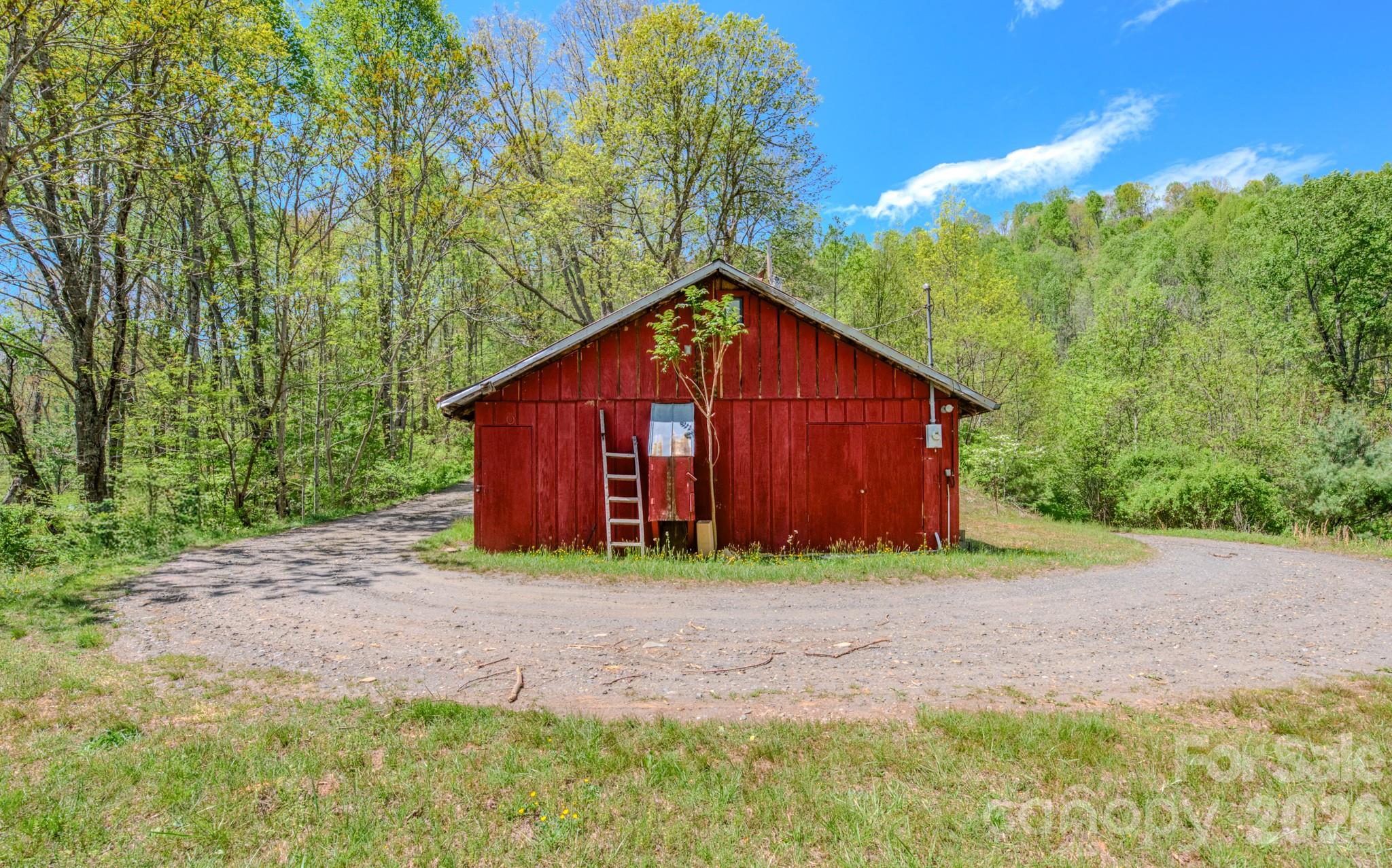 143 Gouge Cemetery Road — Bakersville