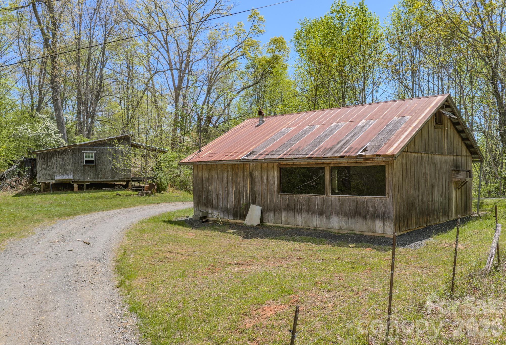 143 Gouge Cemetery Road — Bakersville