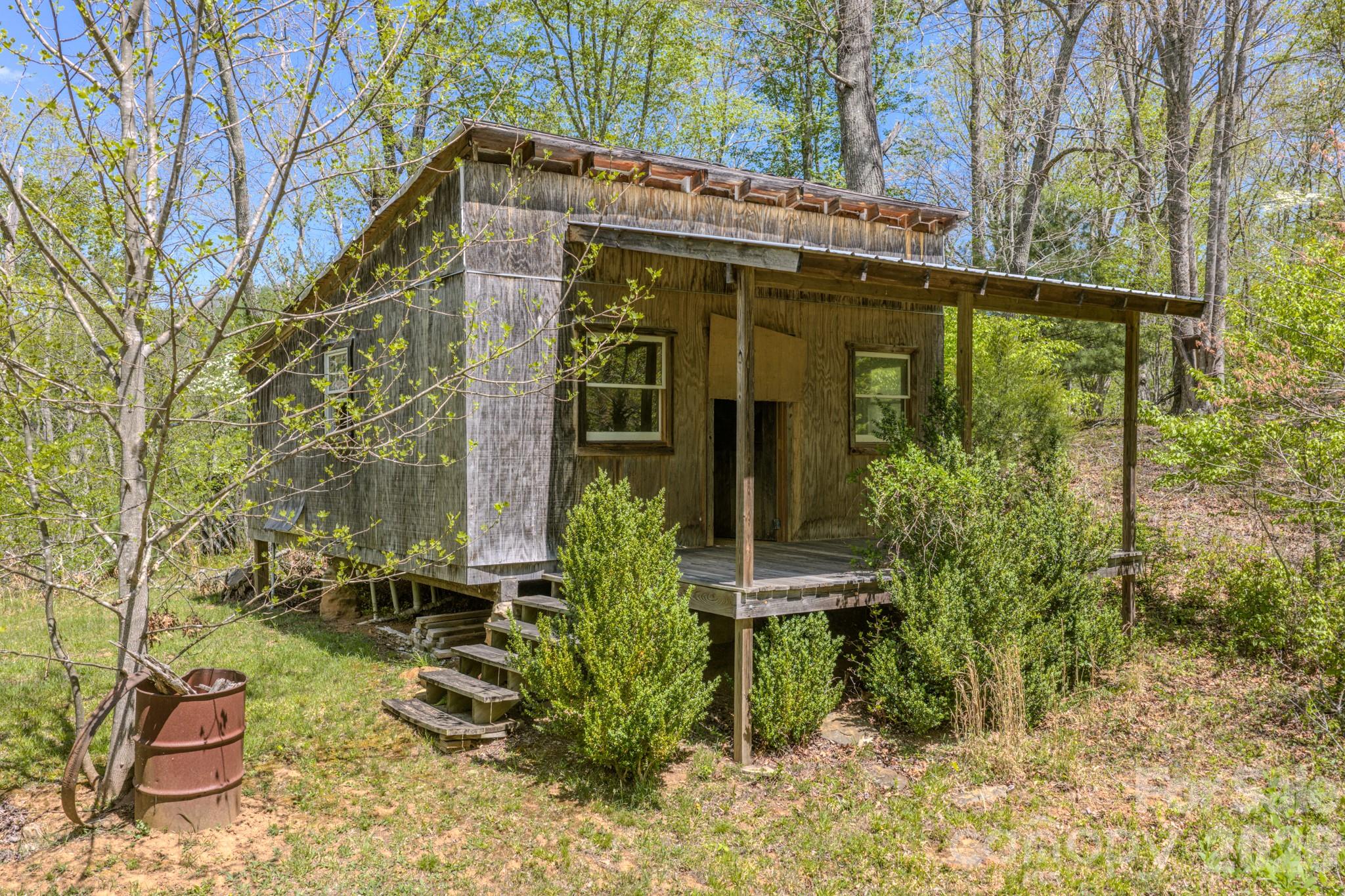 143 Gouge Cemetery Road — Bakersville