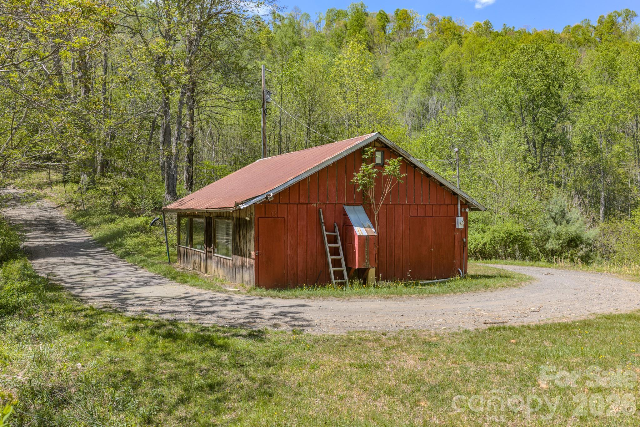 143 Gouge Cemetery Road — Bakersville