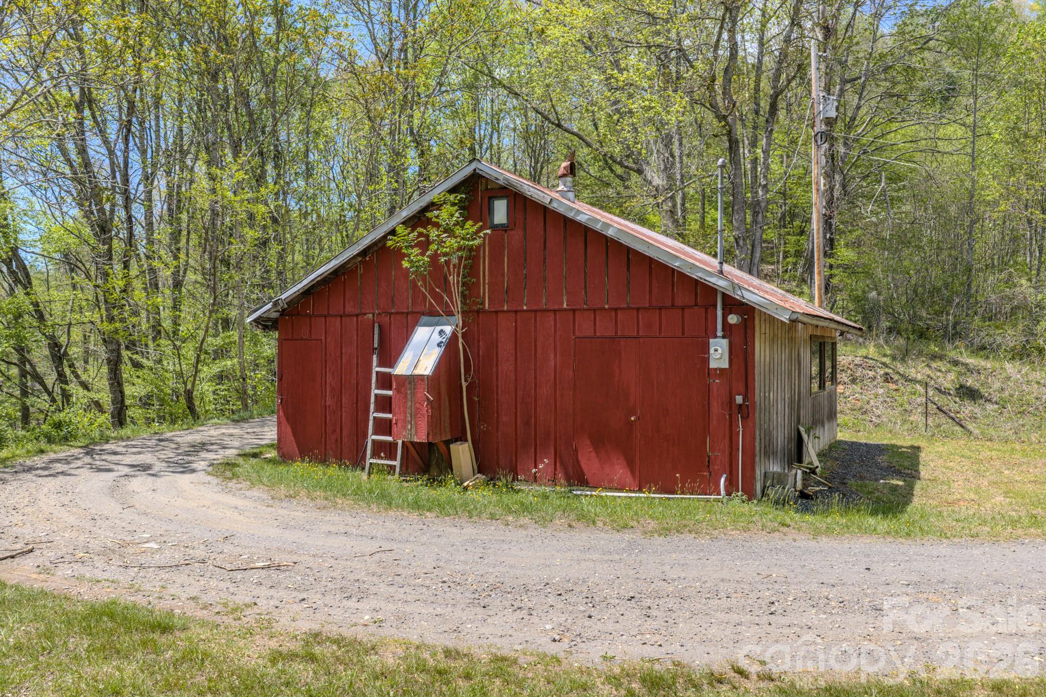 143 Gouge Cemetery Road — Bakersville