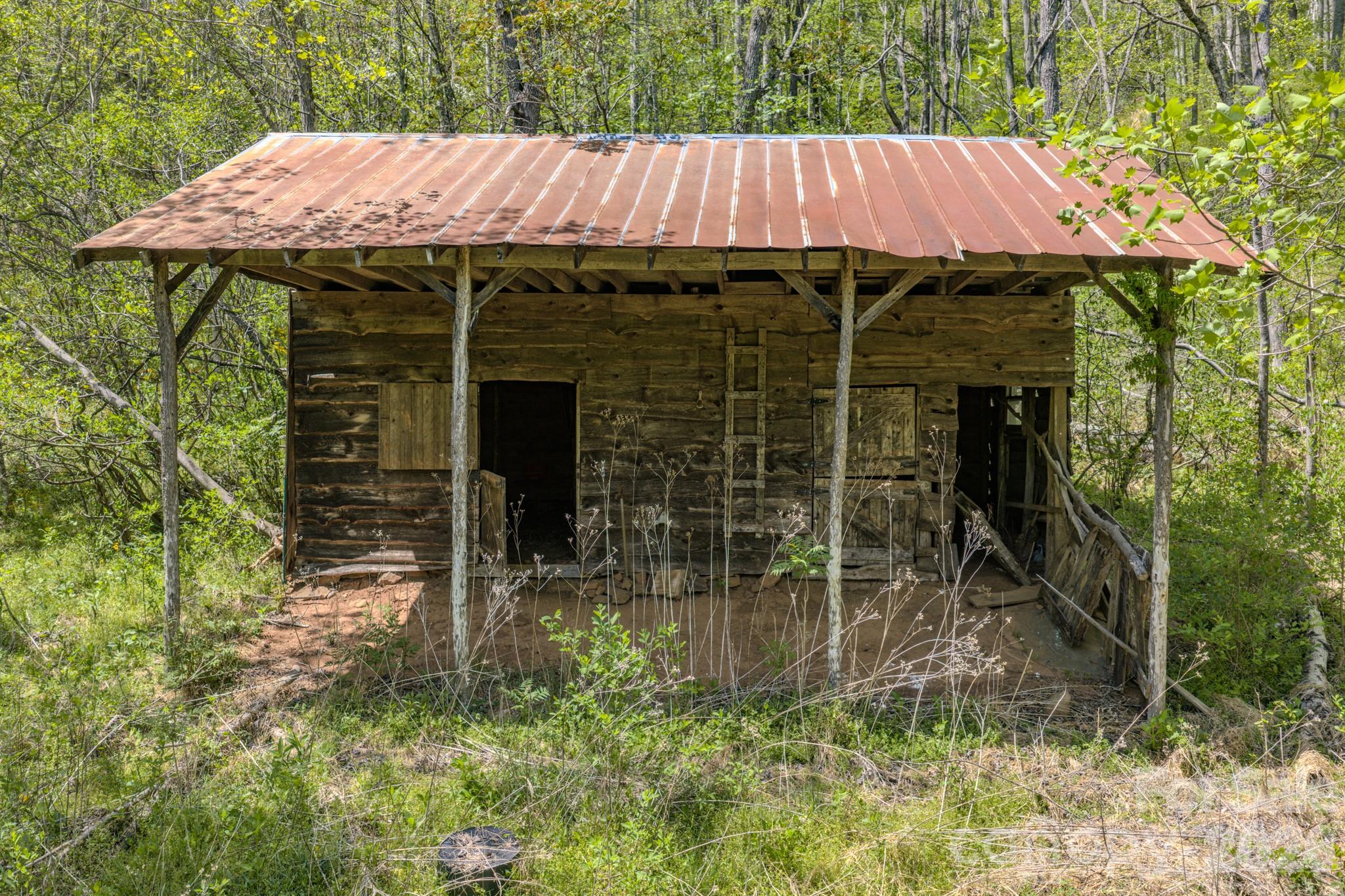 143 Gouge Cemetery Road — Bakersville