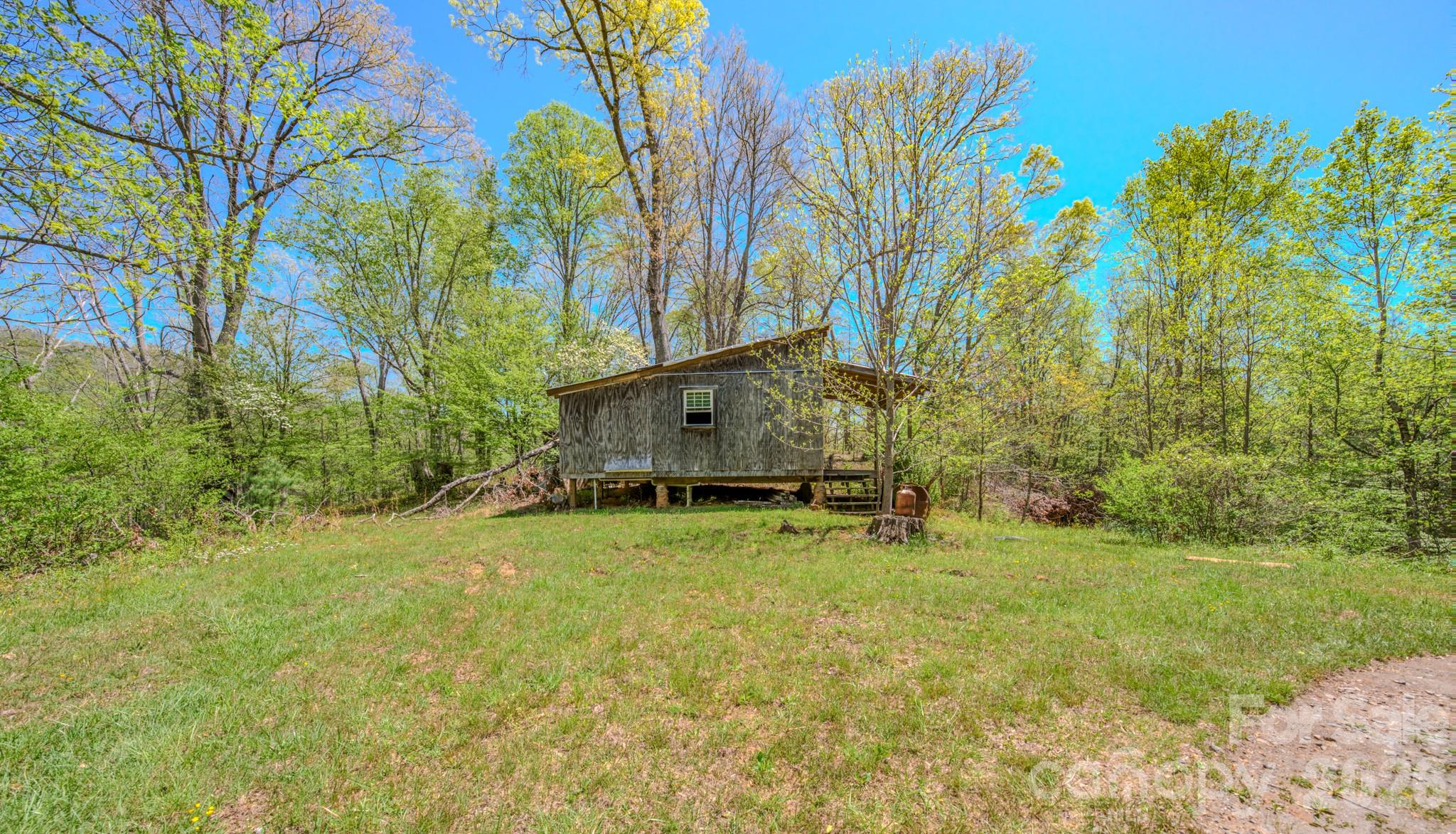 143 Gouge Cemetery Road — Bakersville