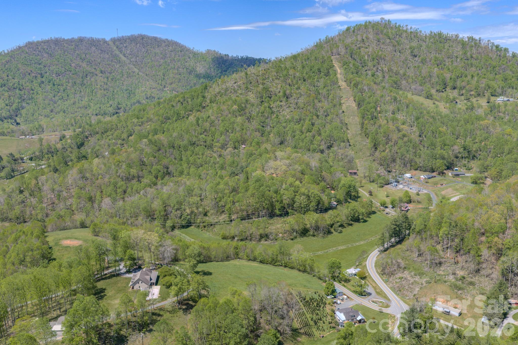 143 Gouge Cemetery Road — Bakersville