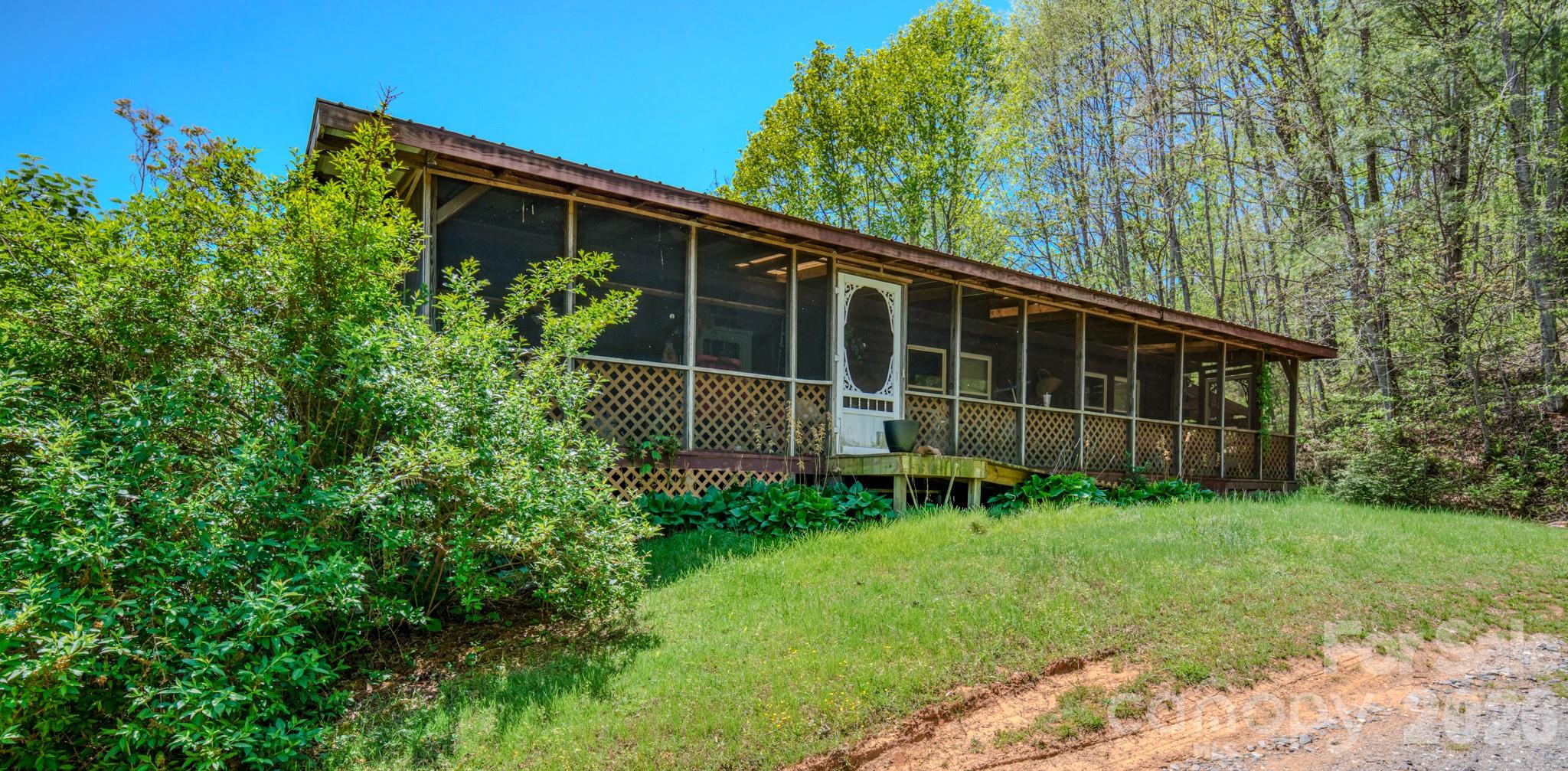 143 Gouge Cemetery Road — Bakersville