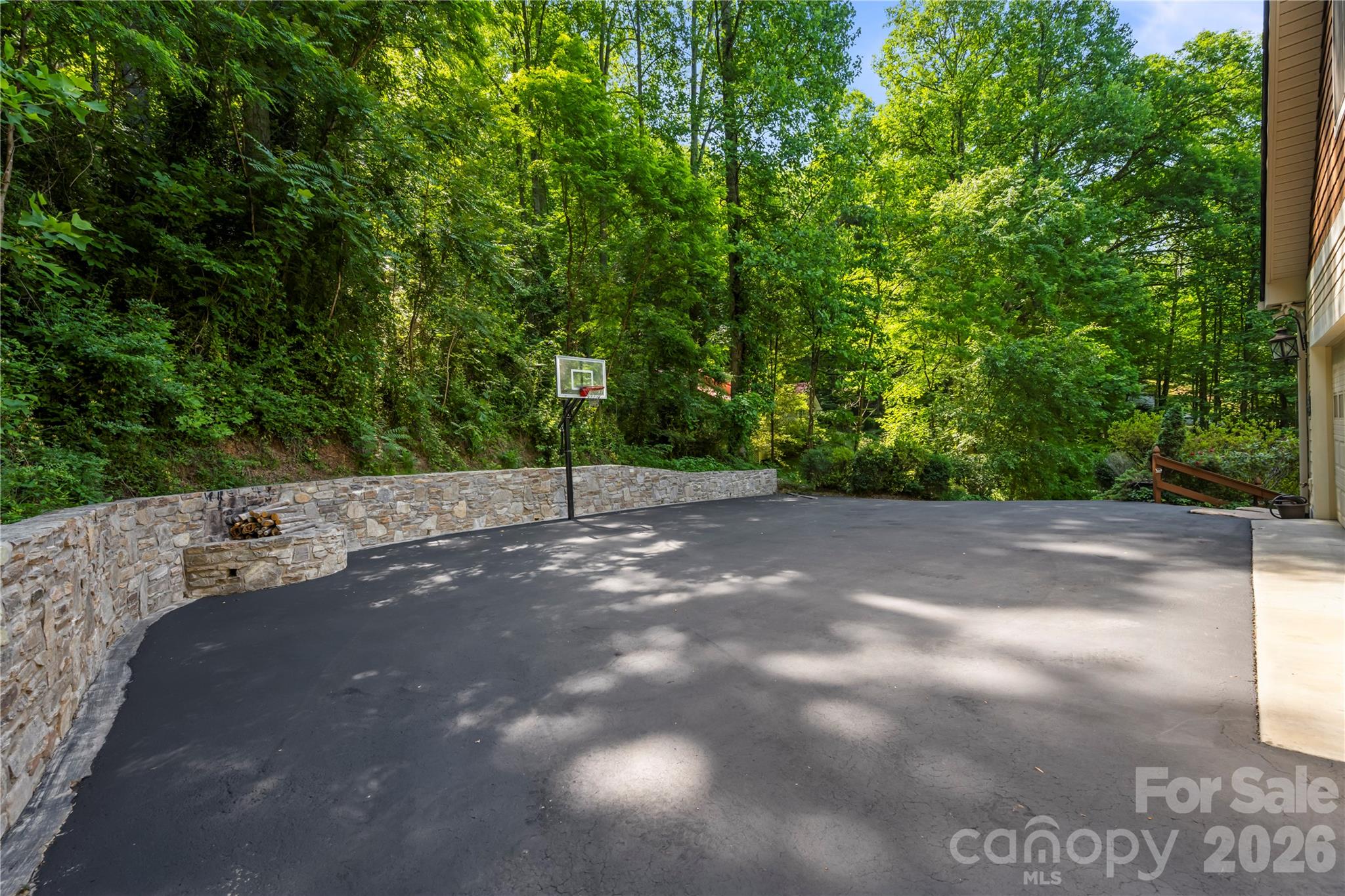 128 Churchill Downs Drive — Fairview