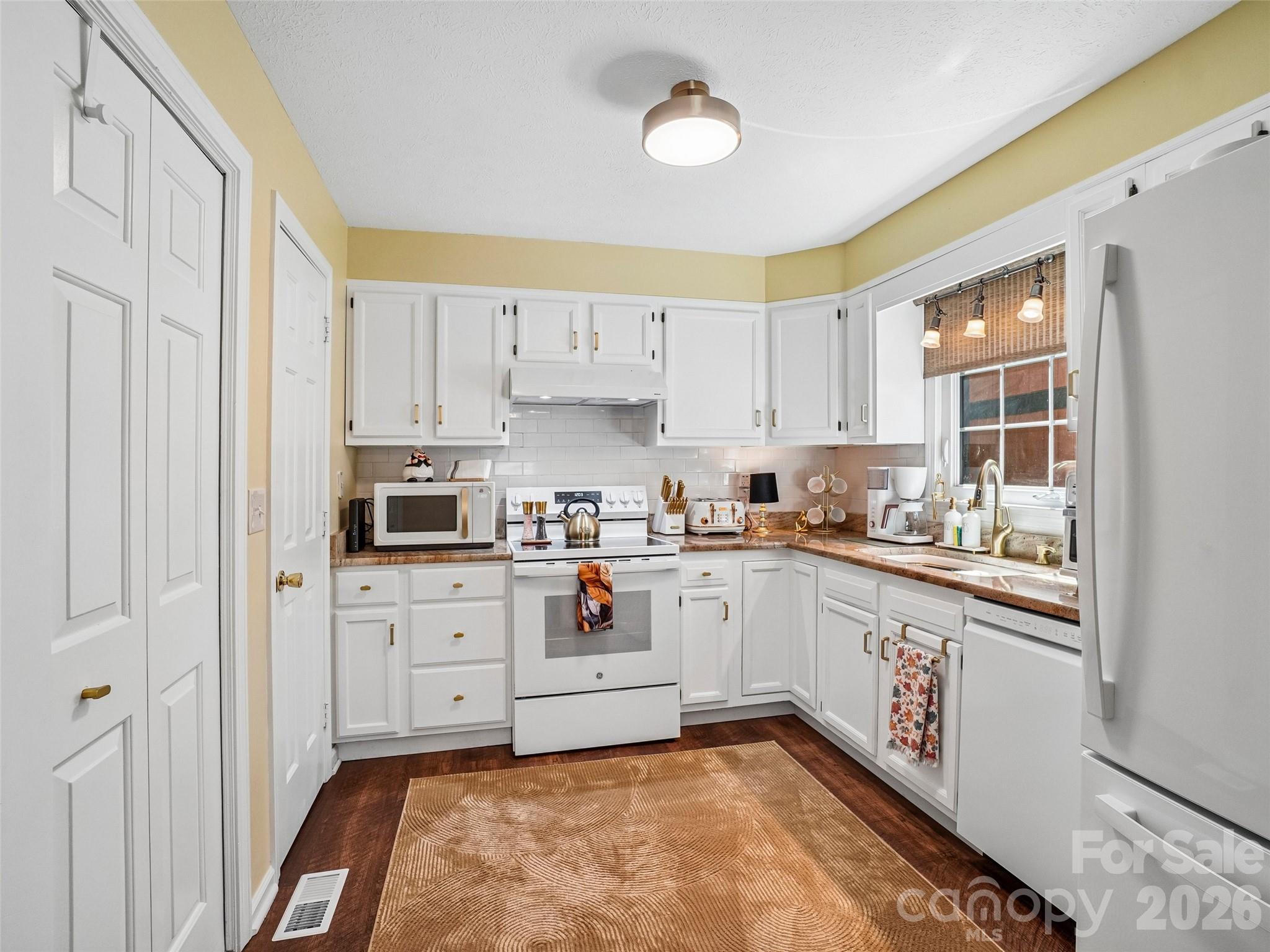 1737 Haywood Manor Road #B — Hendersonville