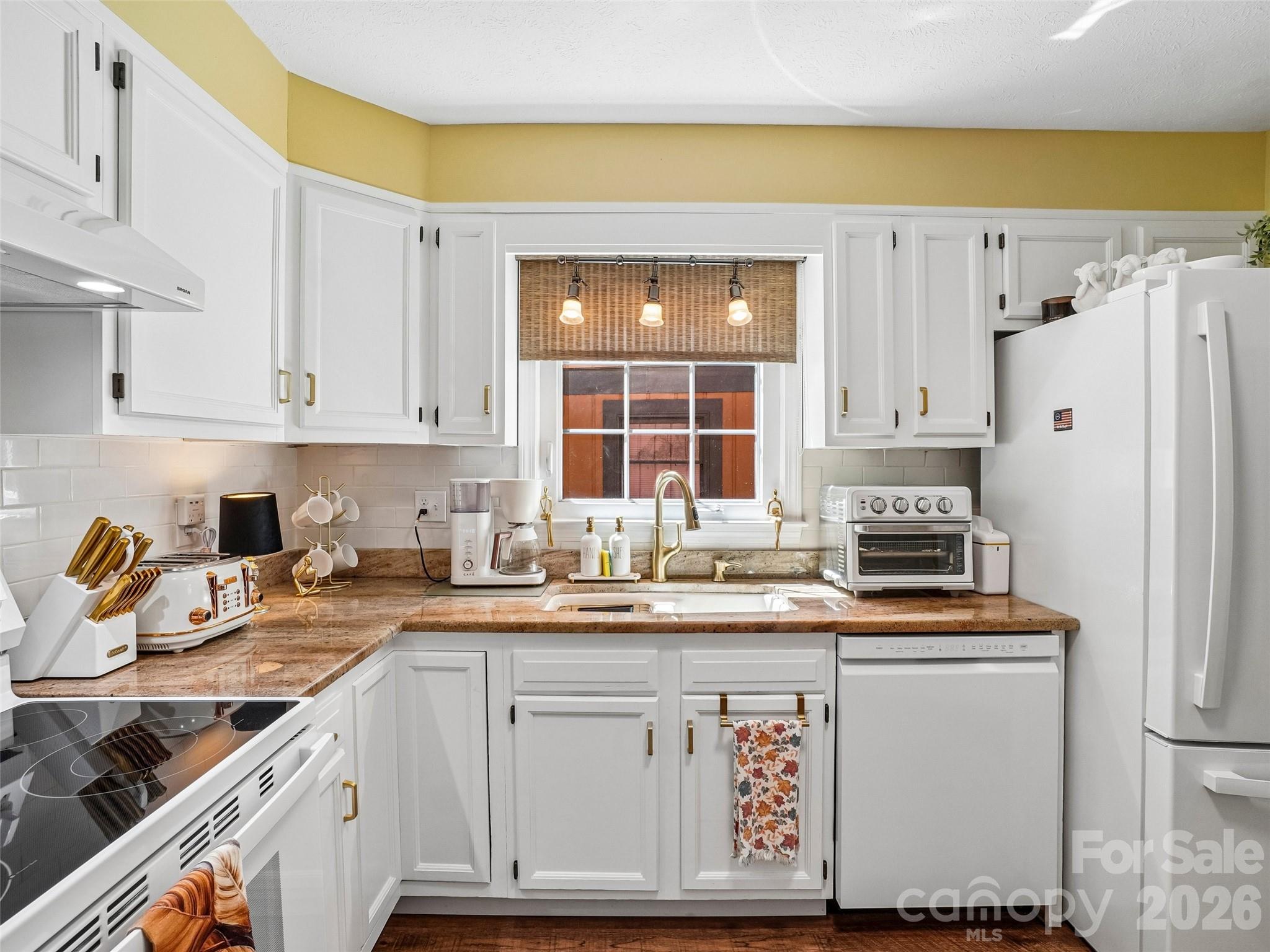 1737 Haywood Manor Road #B — Hendersonville