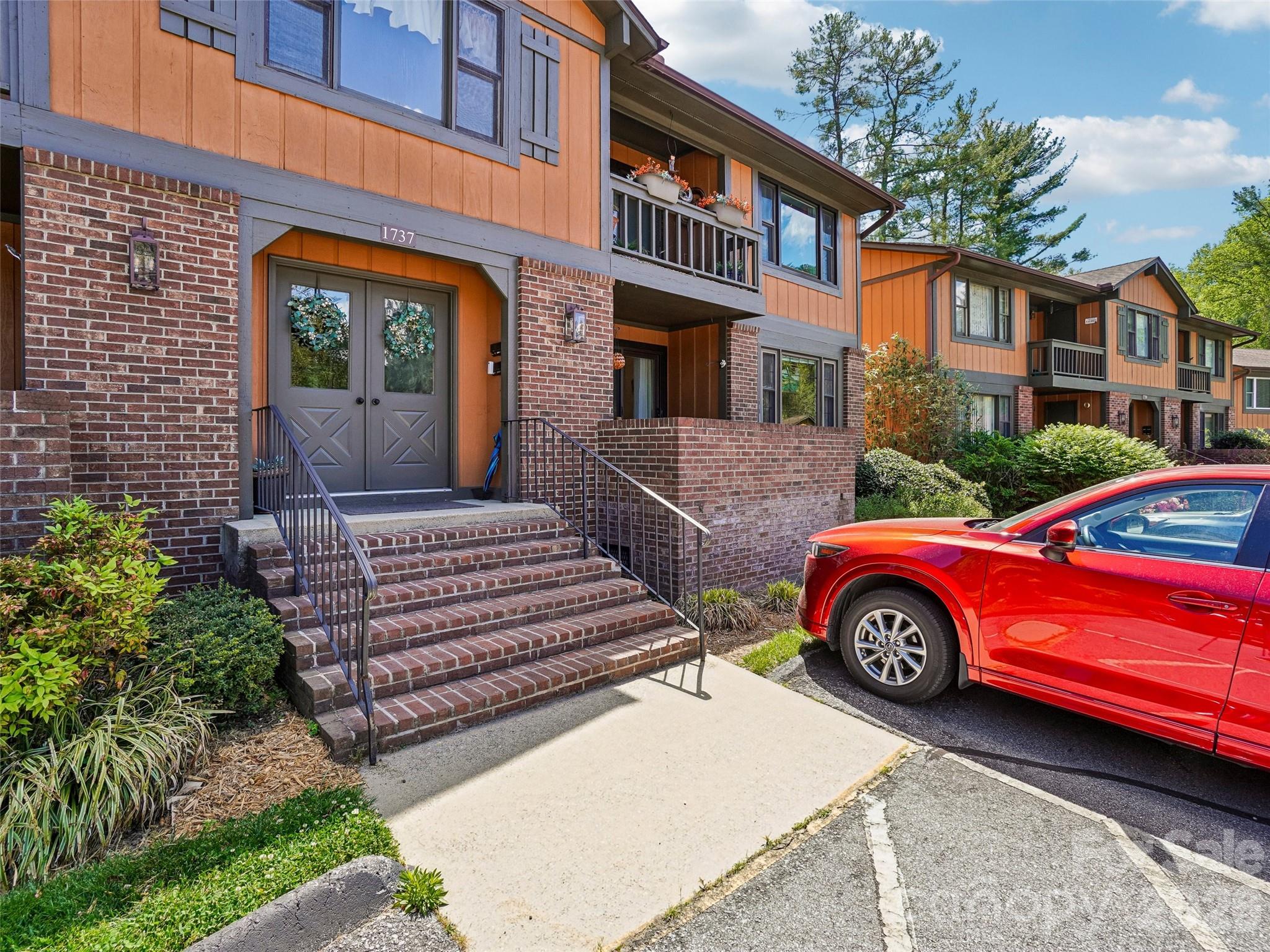 1737 Haywood Manor Road #B — Hendersonville