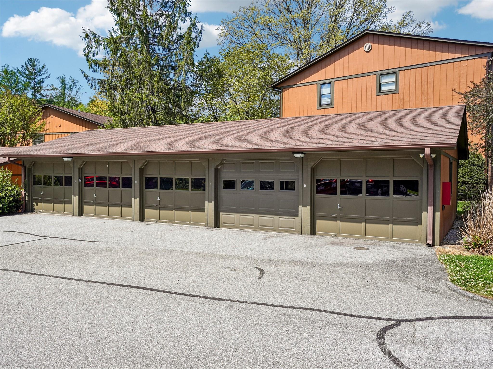 1737 Haywood Manor Road #B — Hendersonville