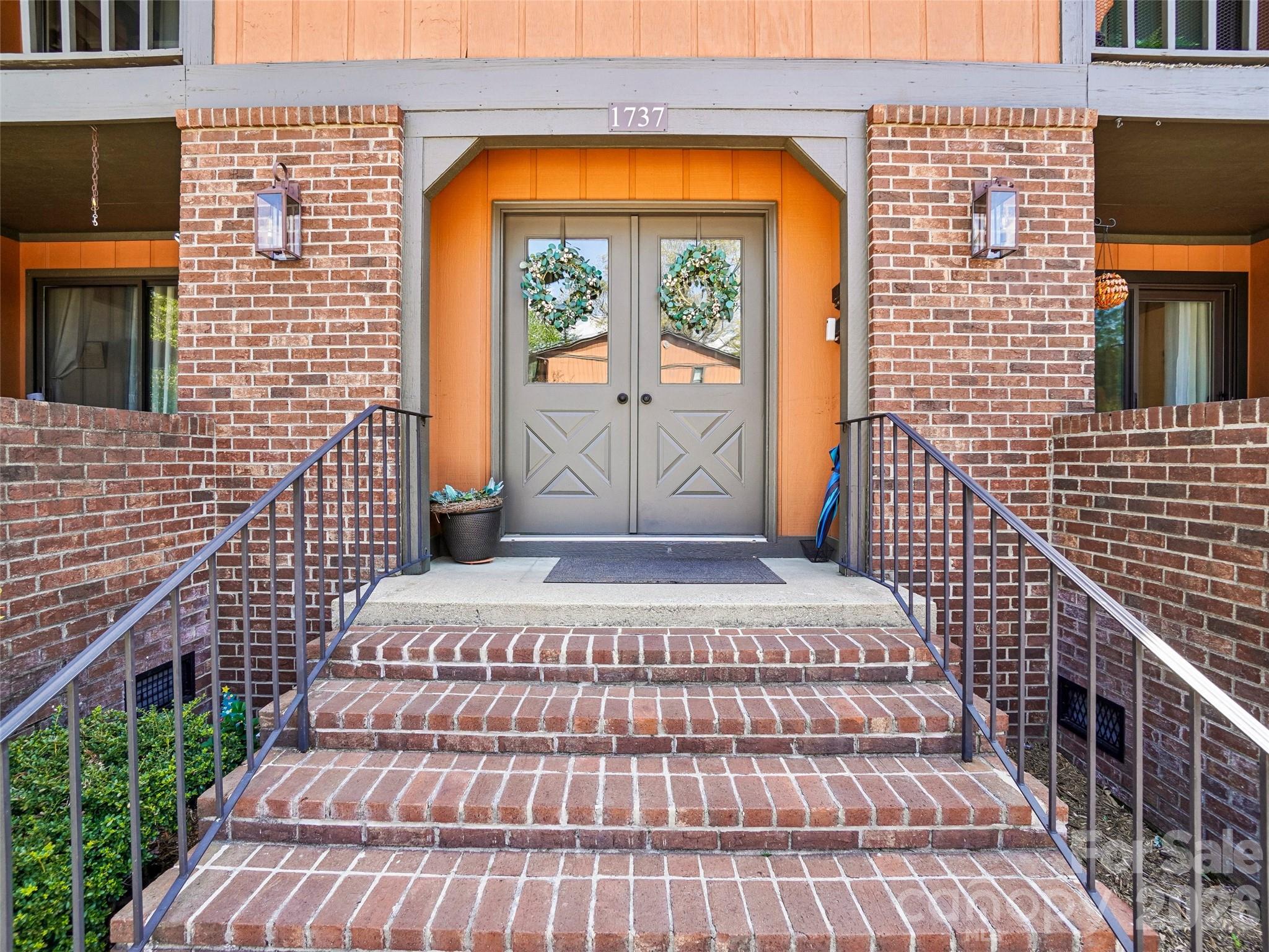 1737 Haywood Manor Road #B — Hendersonville