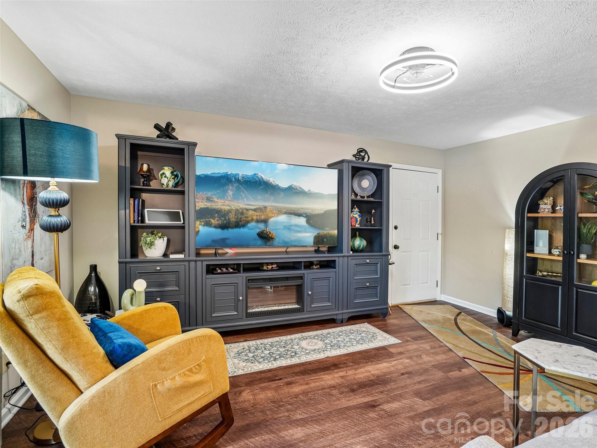 1737 Haywood Manor Road #B — Hendersonville