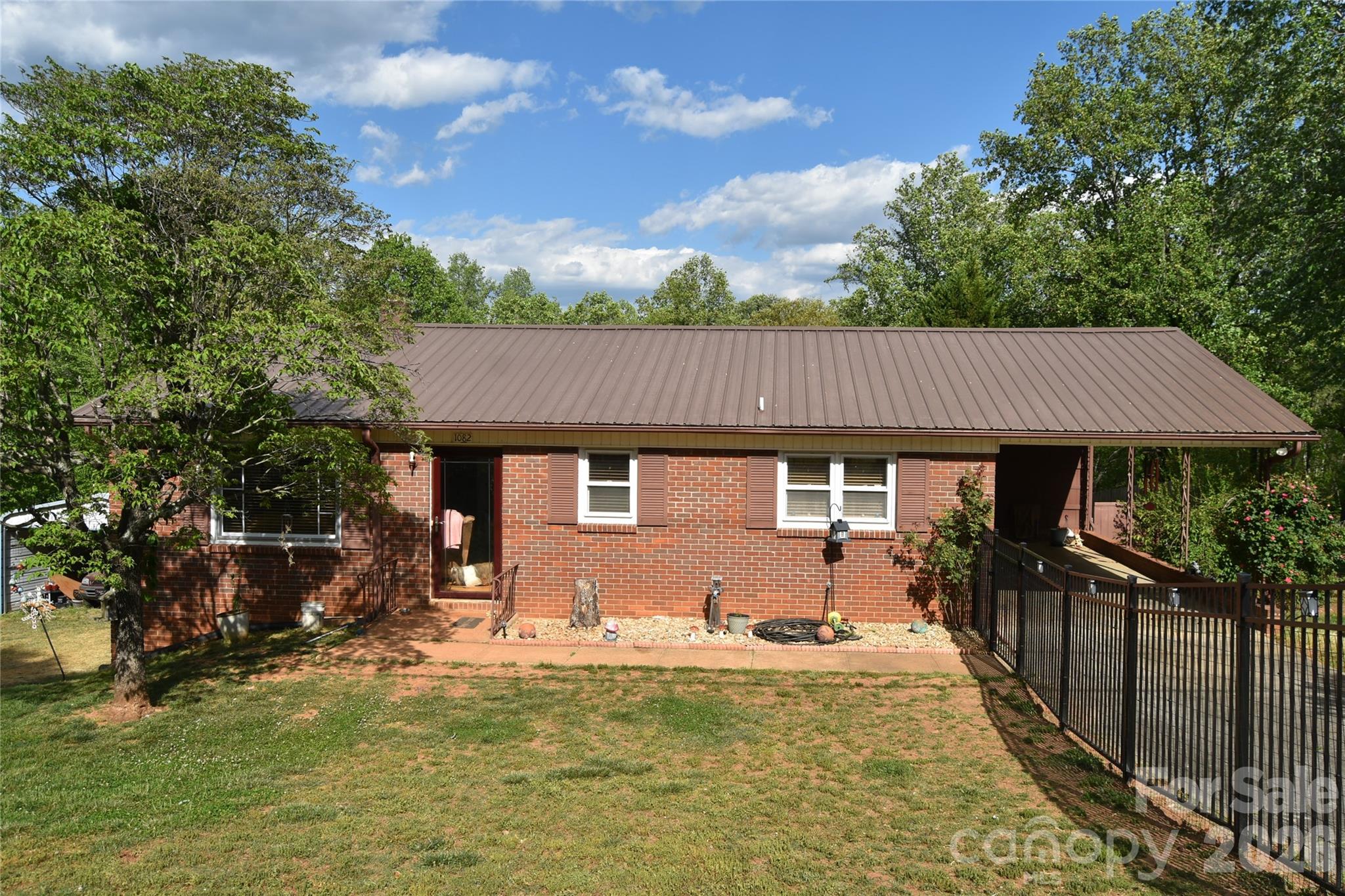 1082 Maple Street — Granite Falls