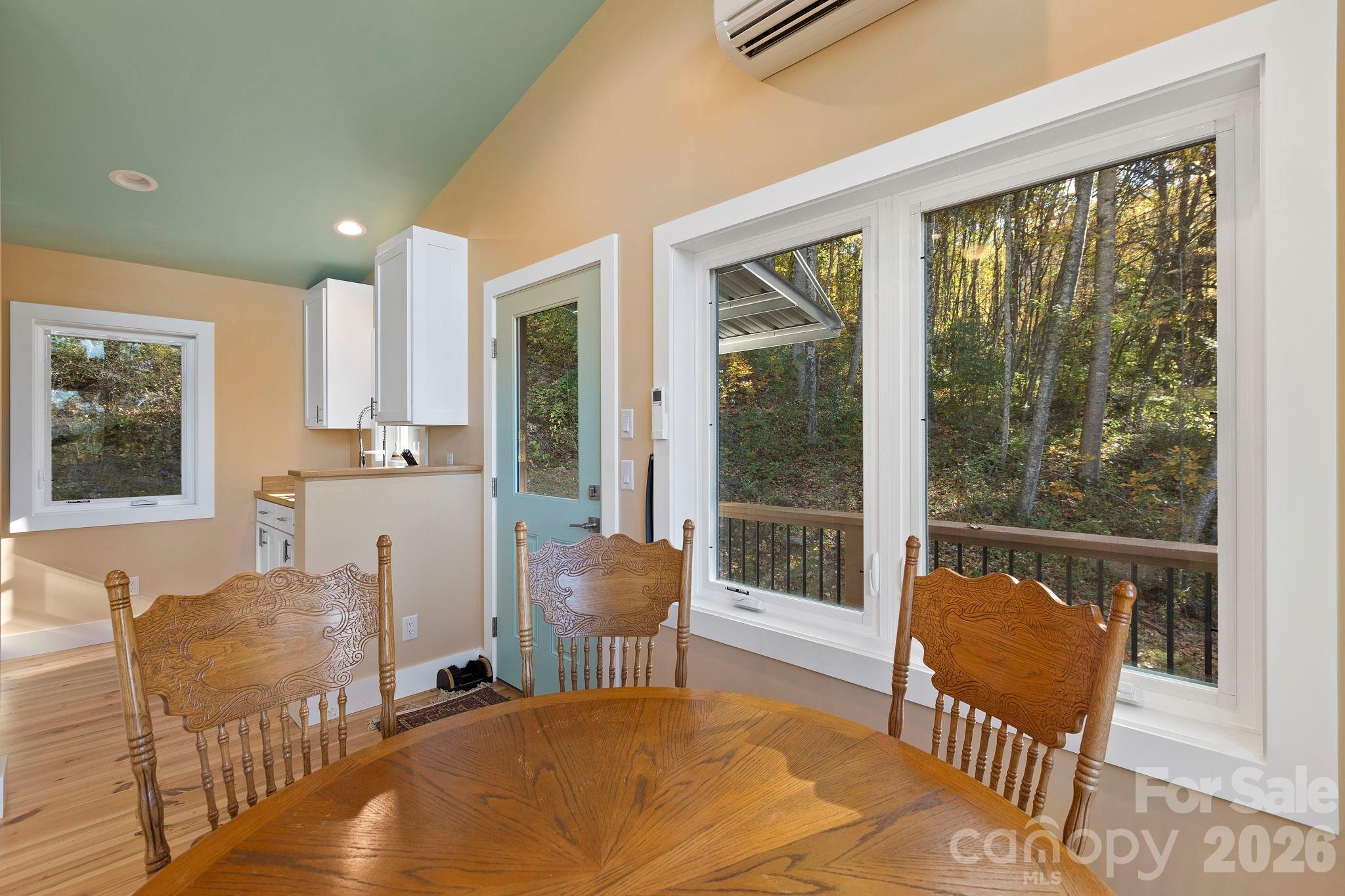 96 Old Cove Road — Black Mountain
