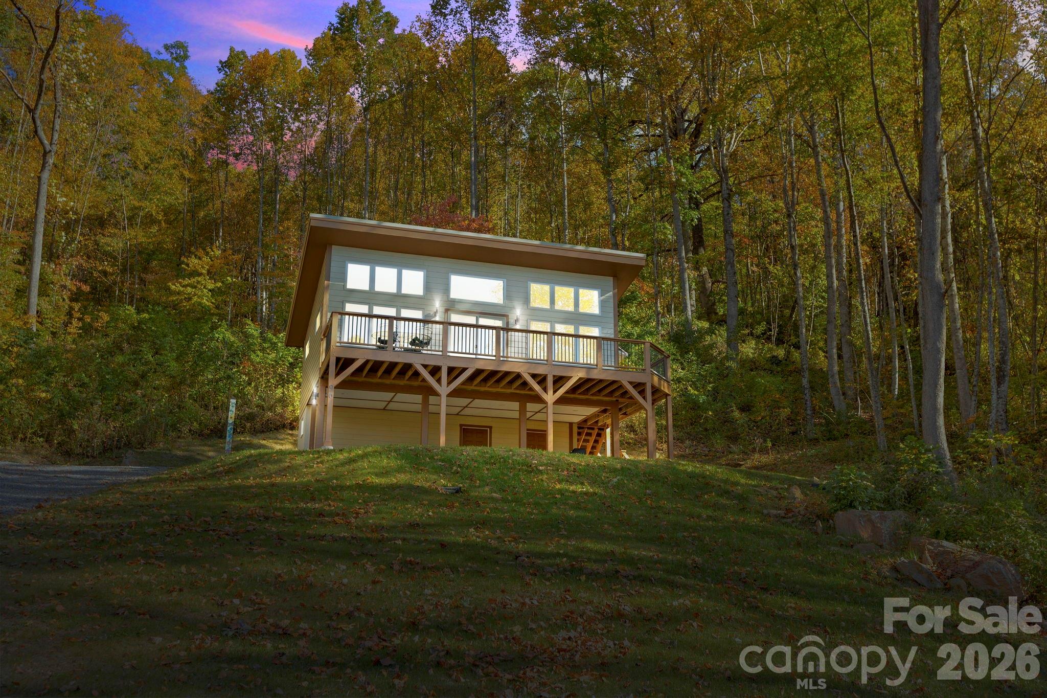 96 Old Cove Road — Black Mountain