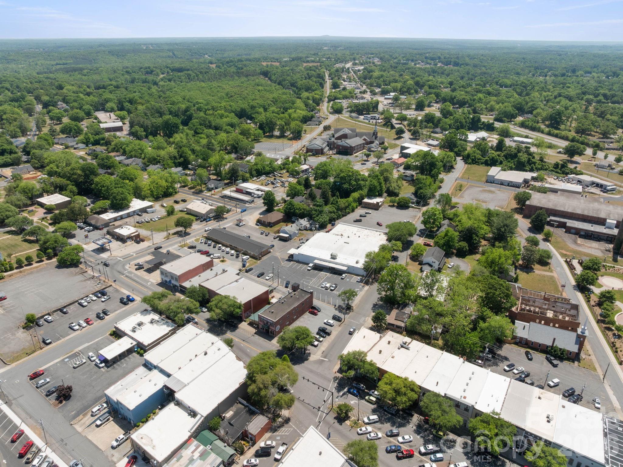 136 S Broadway Street — Forest City