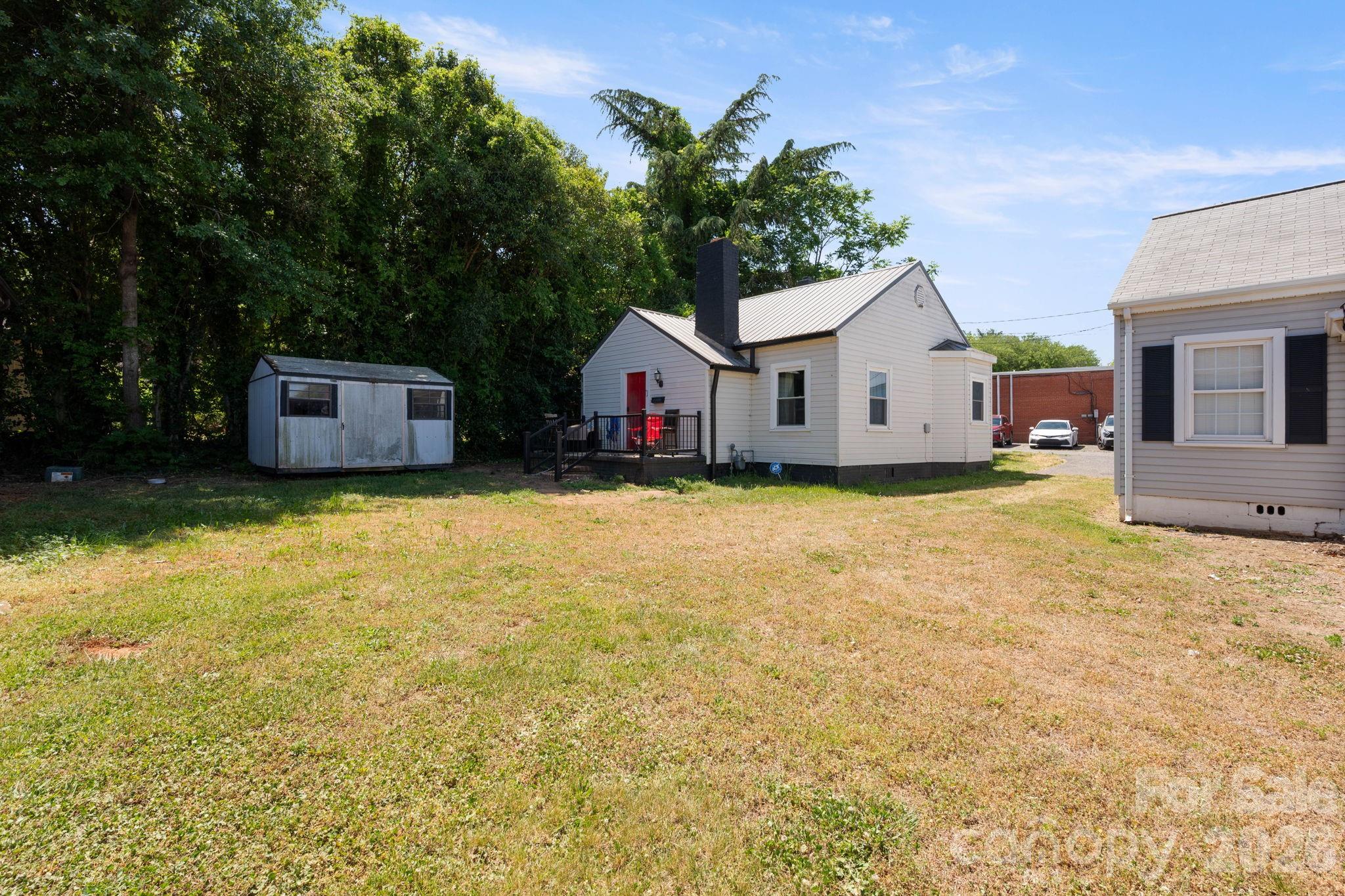 136 S Broadway Street — Forest City